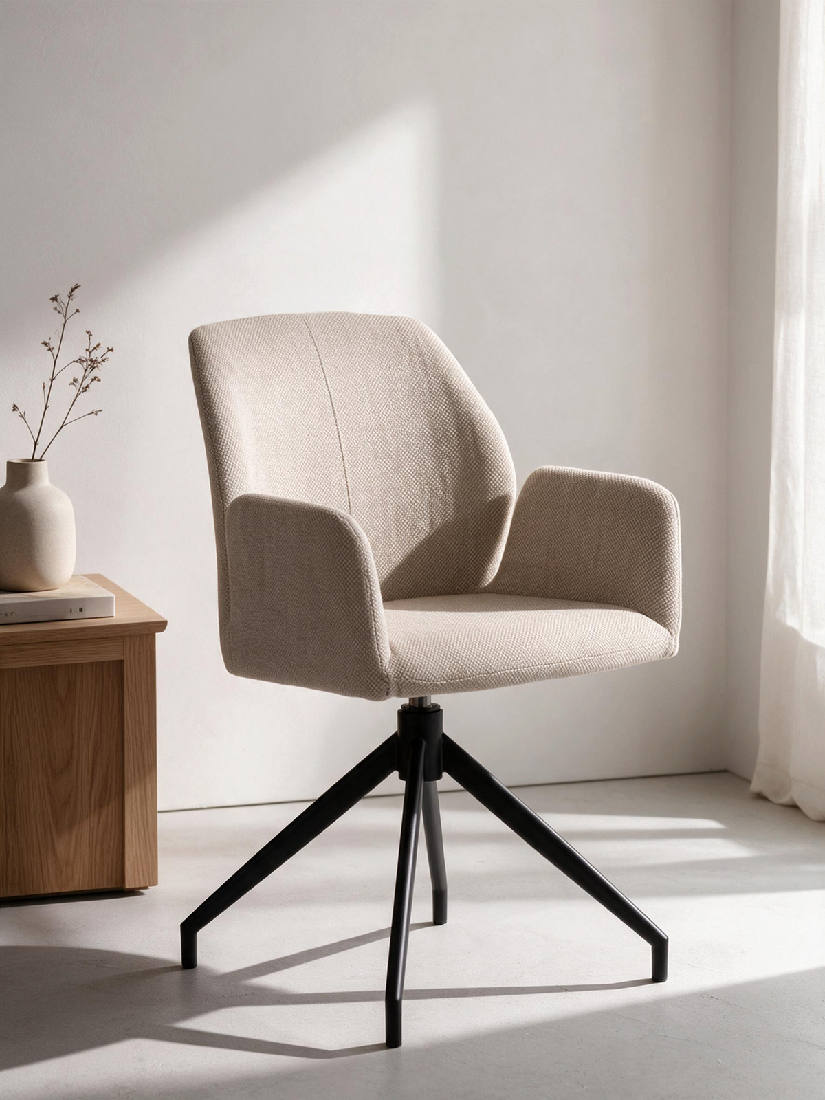 
Sedia girevole di design „Storm“ con braccioli - Beige