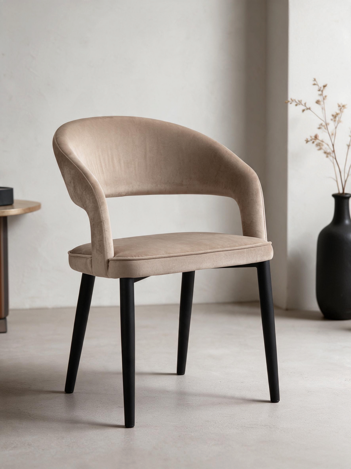 
Sedia di design „Tusk“ con braccioli - Sabbia