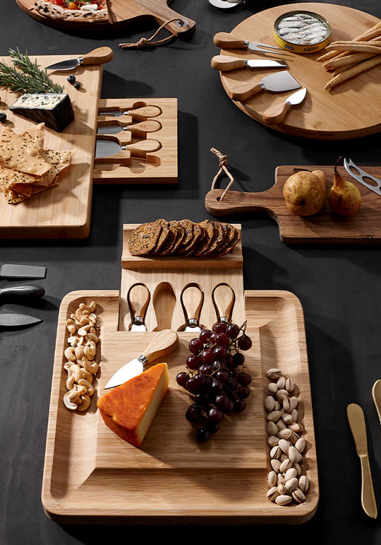 
Serving Set "Fromagerie" Serving/Cutting Board with 4 Cheese Knives