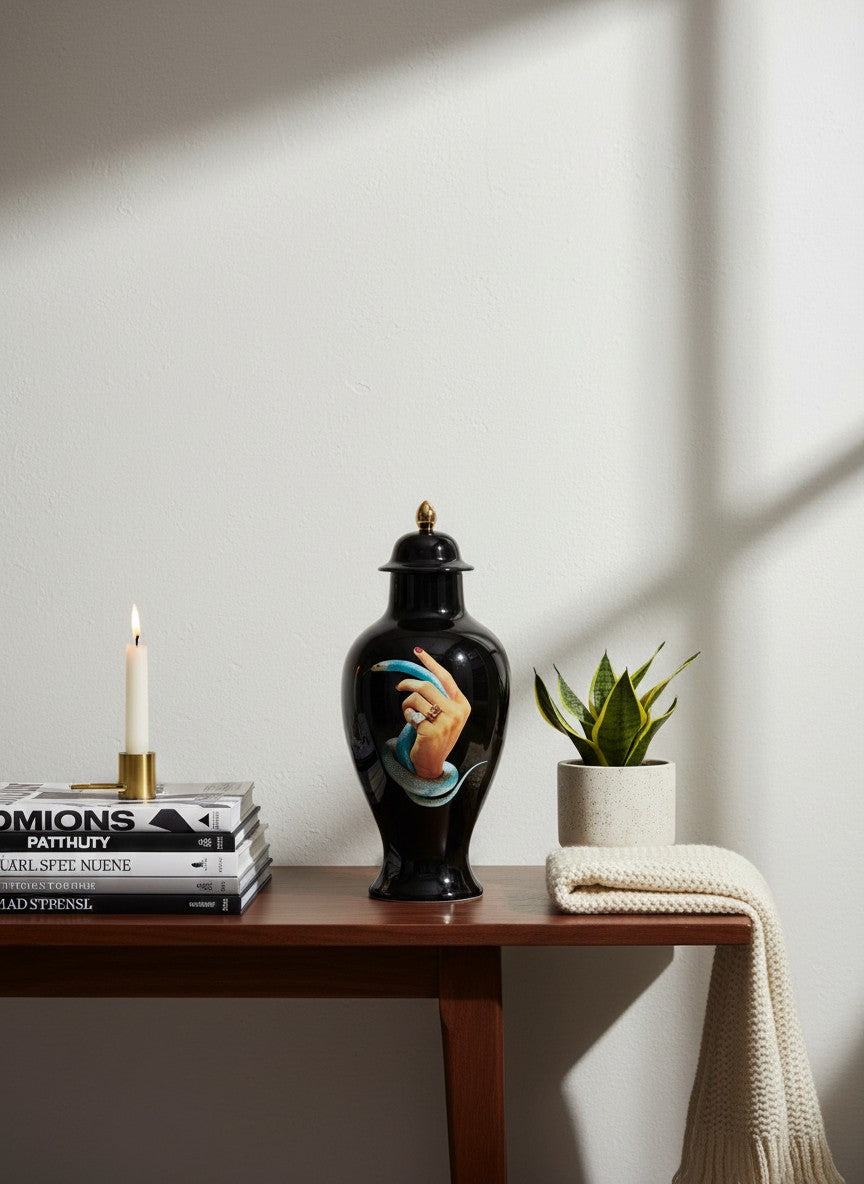 
Grande vase de sol design « Toiletpaper Hands with Snakes »