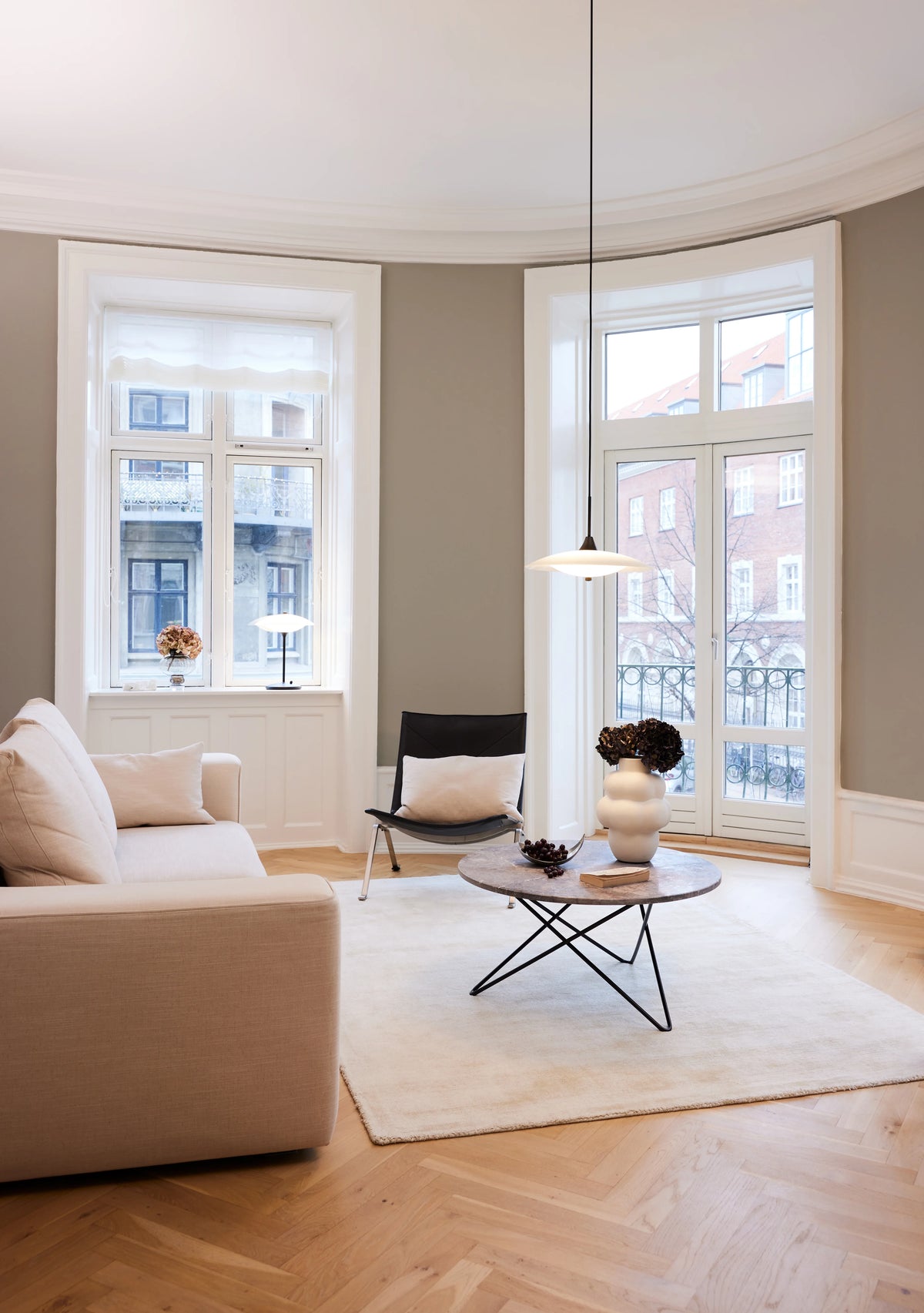 
Designer Pendant Lamp "Baroni" - Opal, Black / ø 35cm