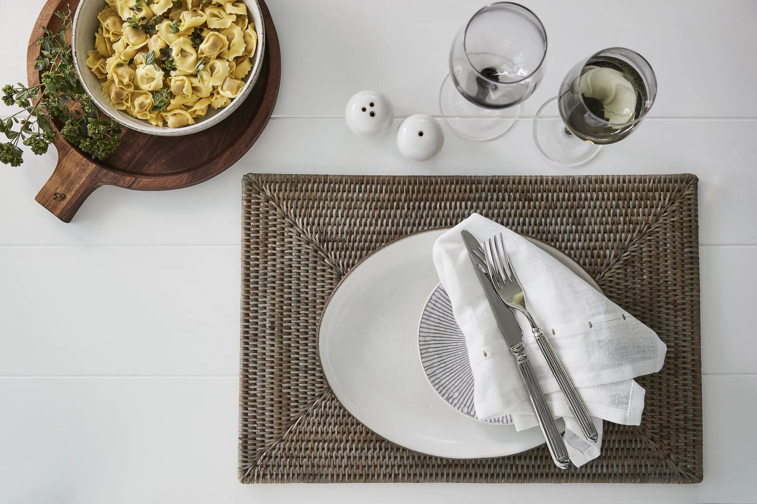 
Handmade oval dinner plate "Amera" - Beige