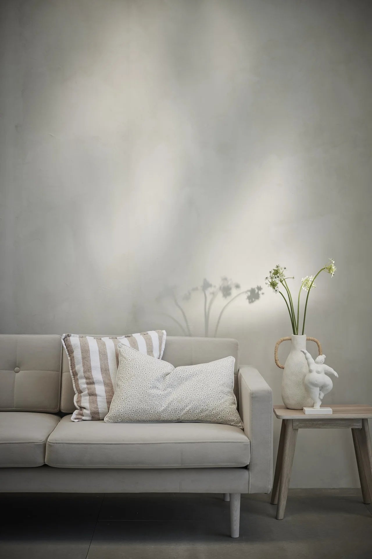 
Design Deko-Skluptur „Serafina Miss Lola“ - Weiss