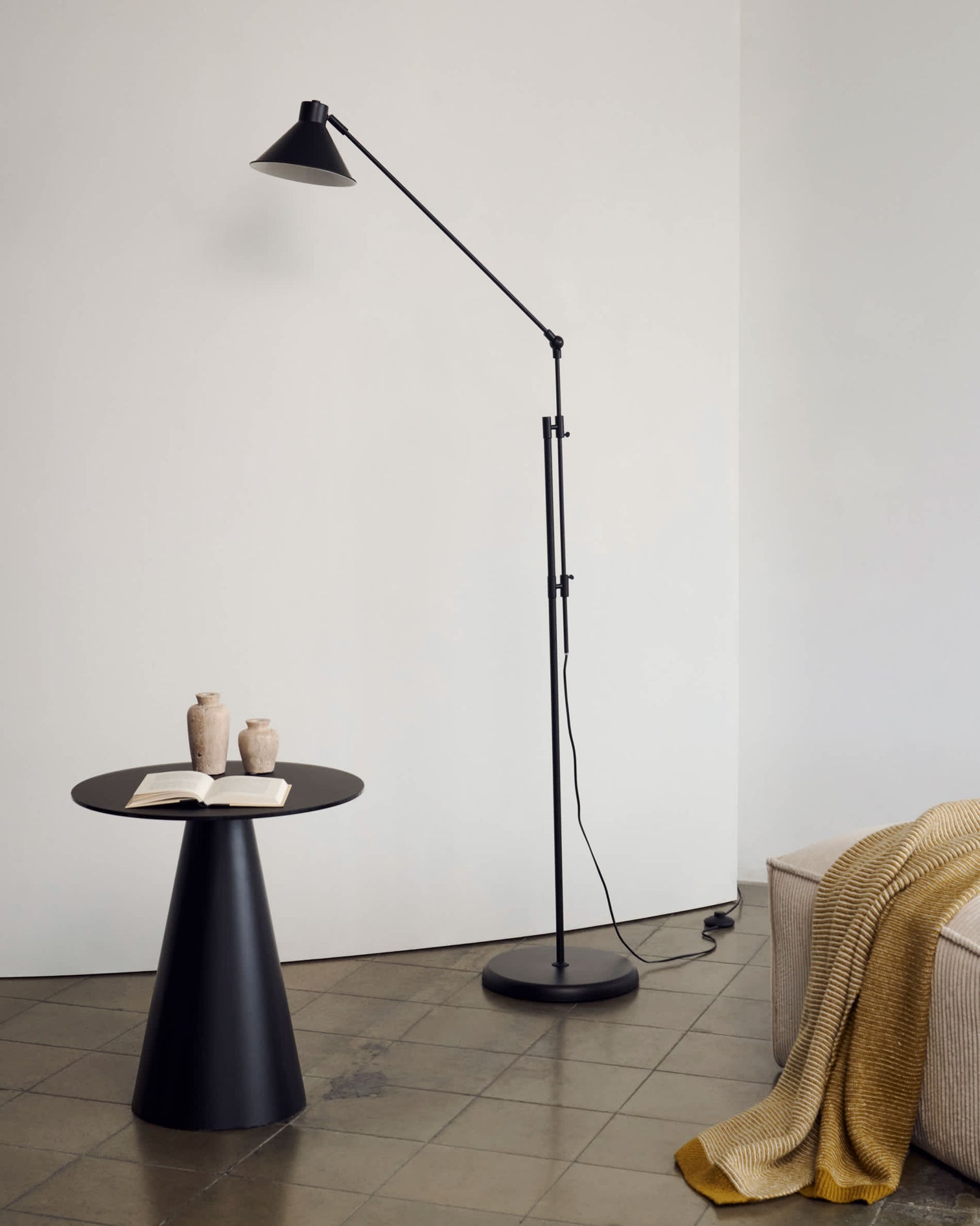 
Lampadaire « Dione » au design flexible