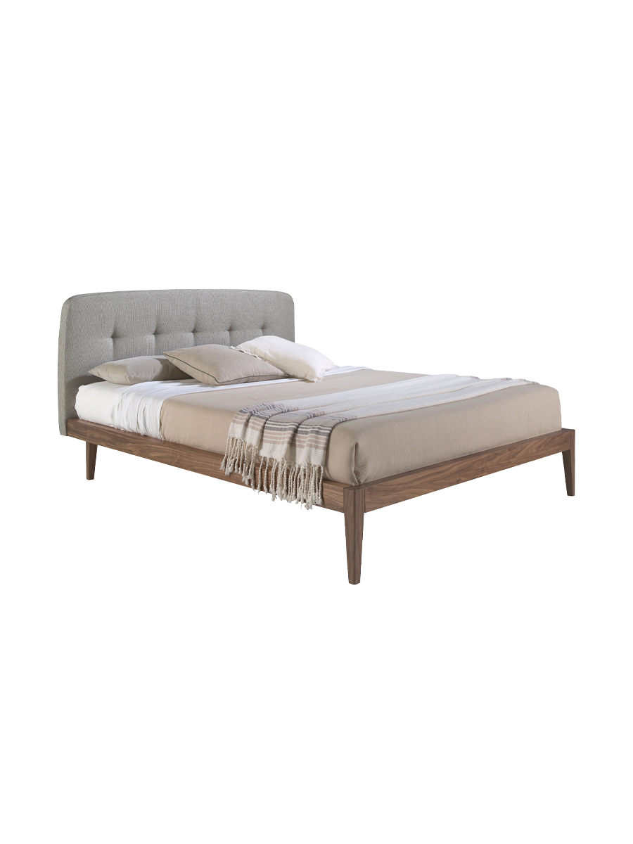 
Design Bett „Koh Samui“ aus furniertem Nussbaumholz