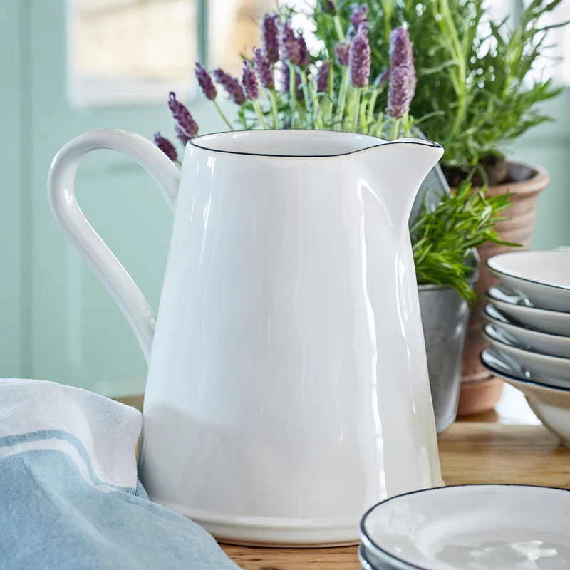 
Hand-crafted water jug "Beja"