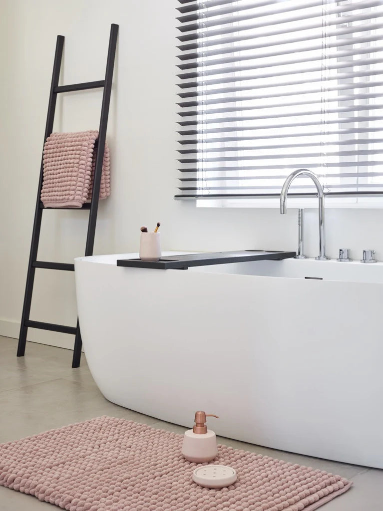 
Handcrafted, soft bath rug "Axel" - Dusty Pink - 60 x 100 cm