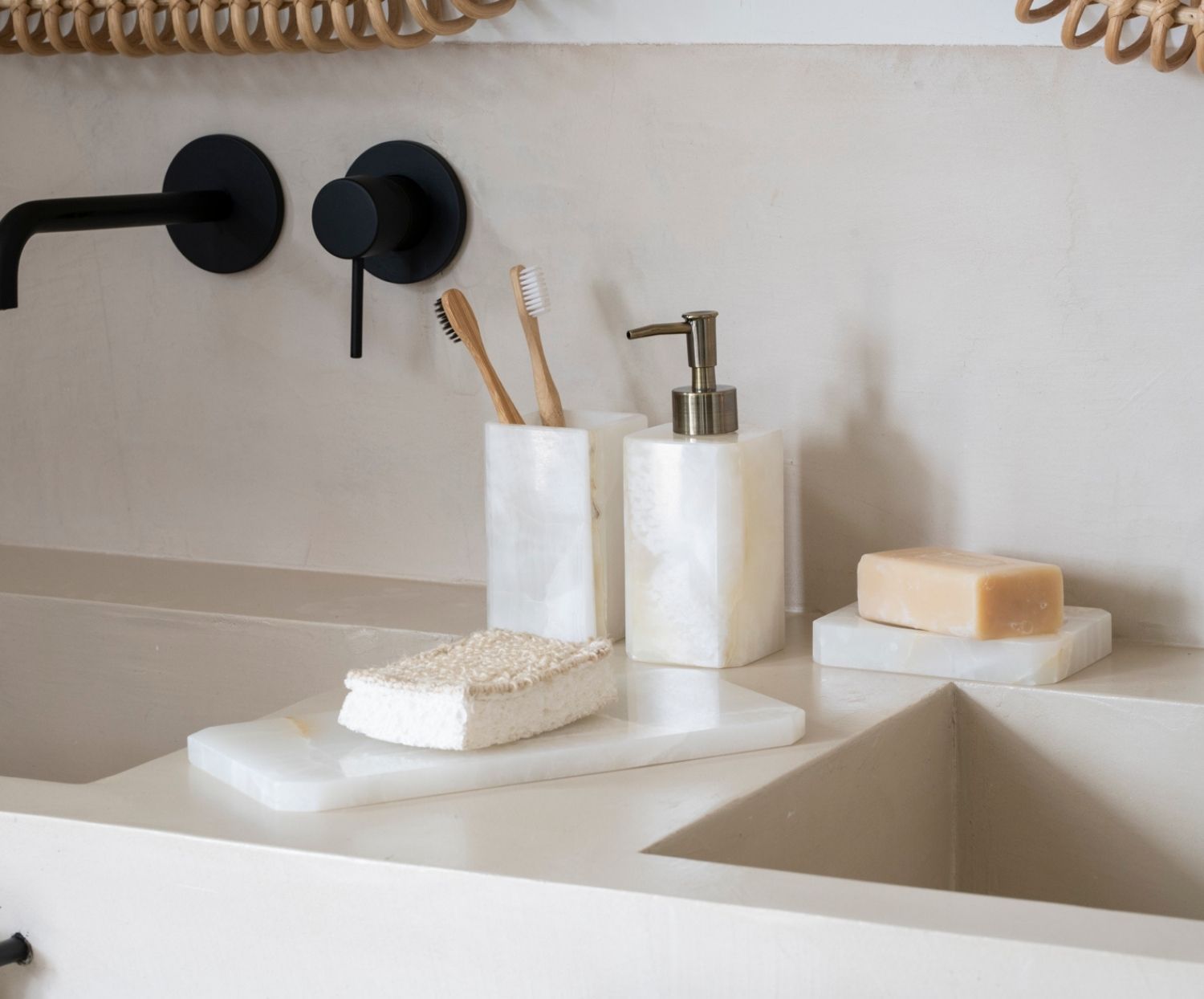 
Elegant storage tray "Norez" made of marble