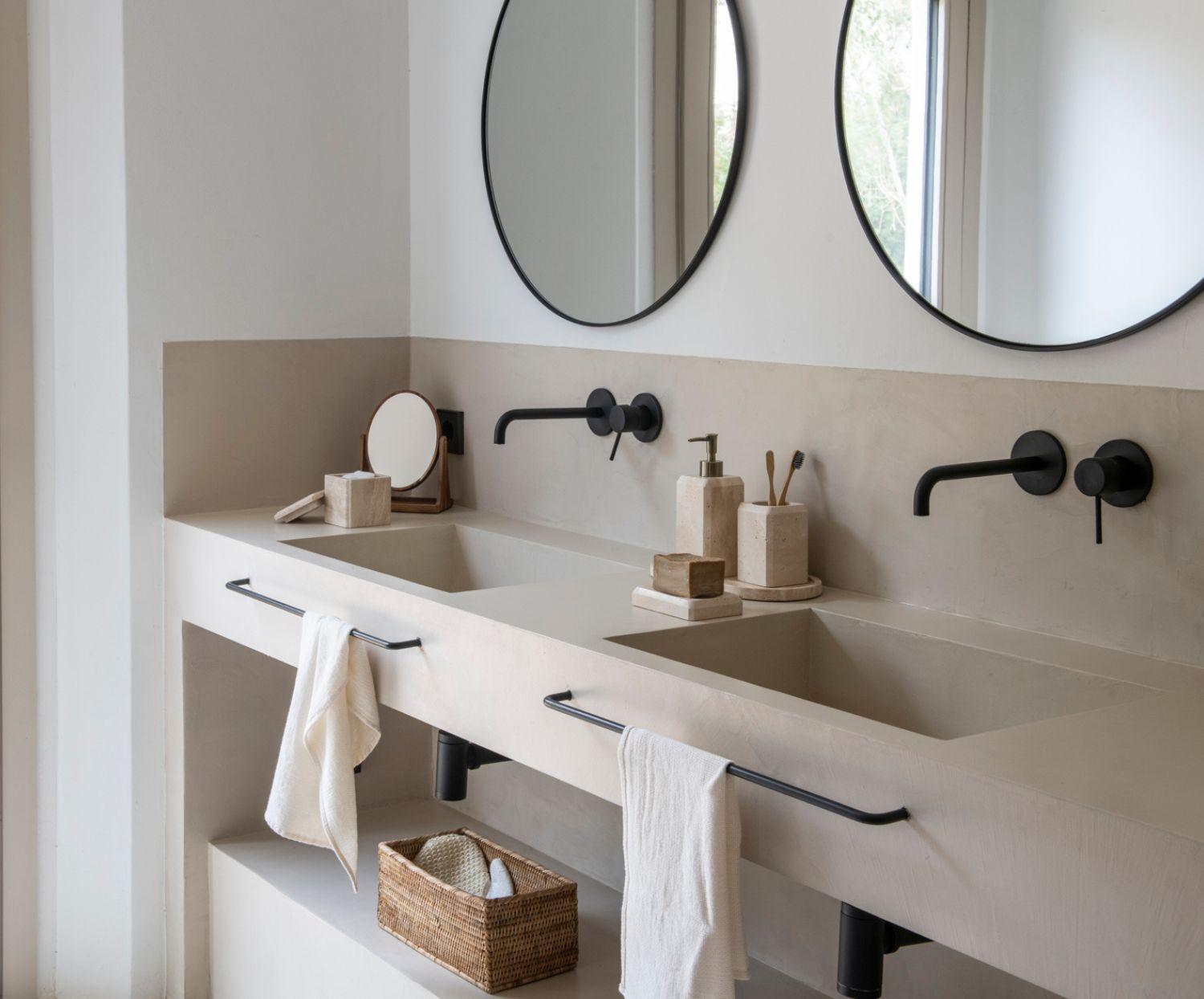 
Elegant Toothbrush Holder "Norah" Made of Travertine