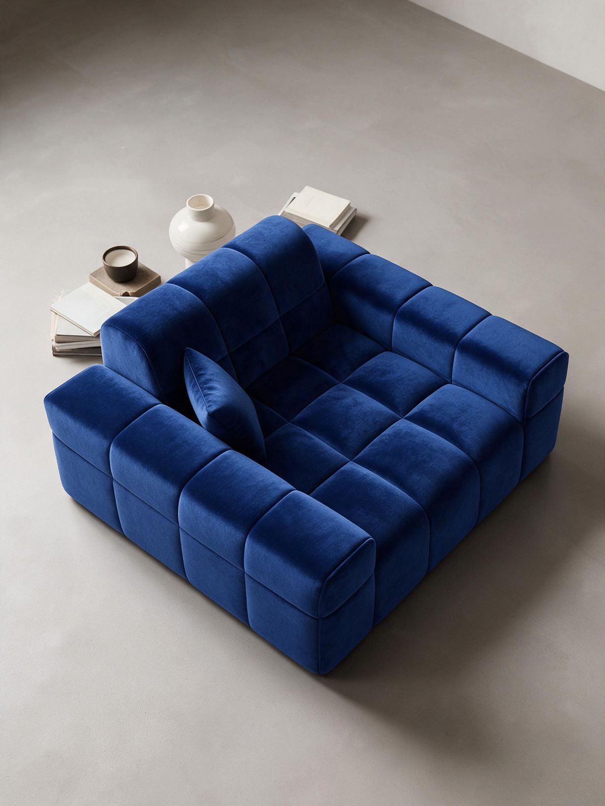 
Poltrona lounge di design „Bloom“ con rivestimento in velluto - Rivestimento in raso blu reale