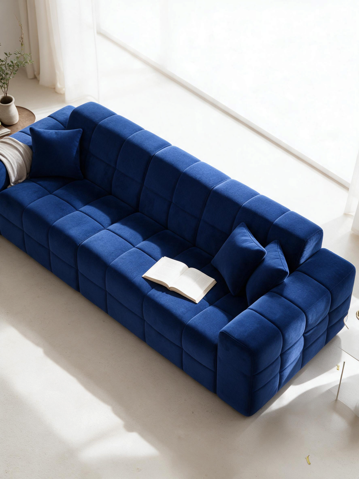 
Divano di design a 4 posti „Bloom“ con rivestimento in velluto - Rivestimento in raso blu reale