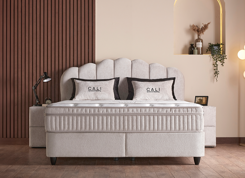 
Lit tapissier design « Cali », différentes tailles - Sans accessoires / Dimensions du matelas : 140 x 200 cm