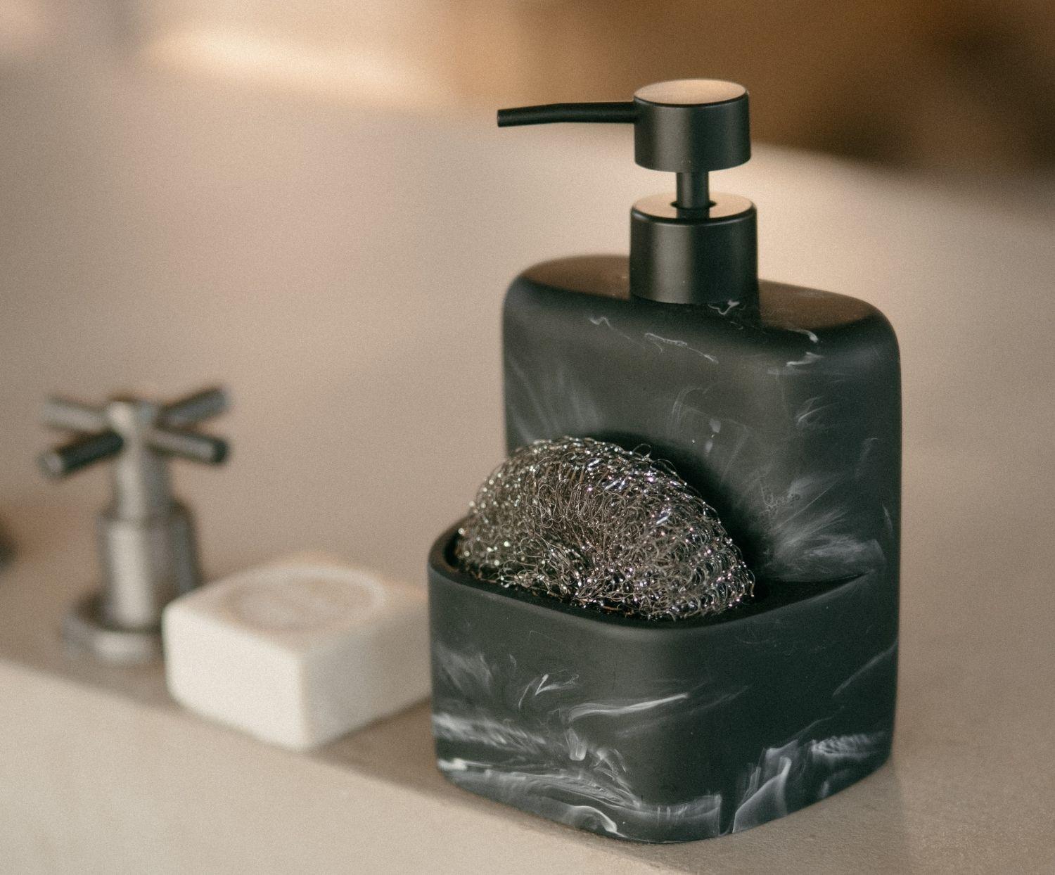 
Distributeur de savon "Denis II" avec éponge à récurer effet marbre