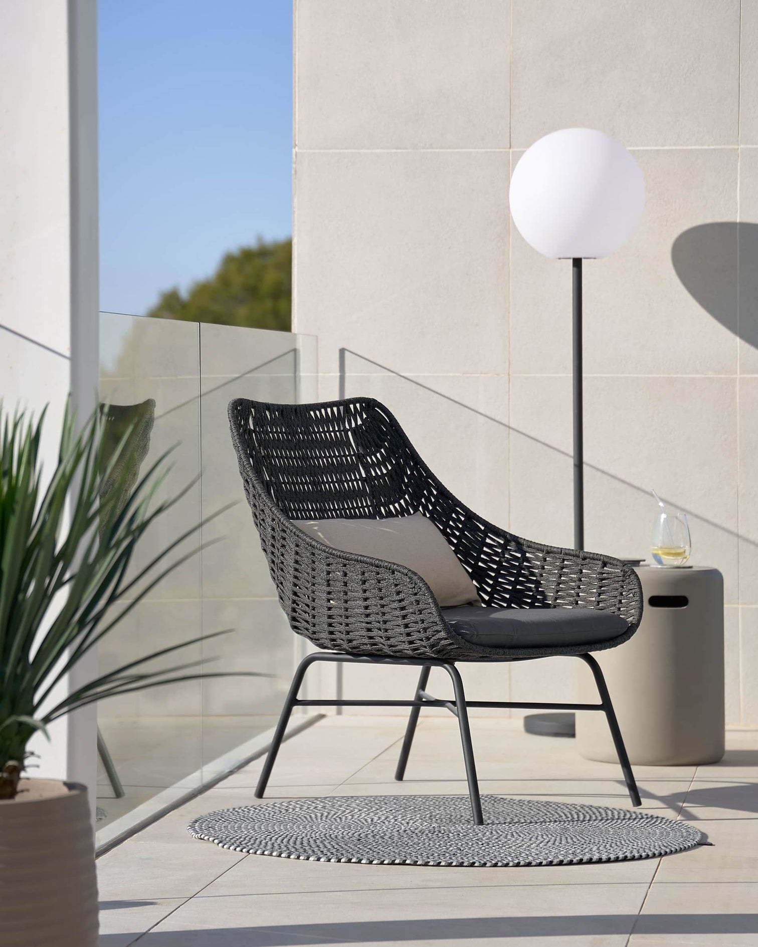 
Fauteuil d'intérieur/extérieur tressé à la main « Yanetto » - Noir