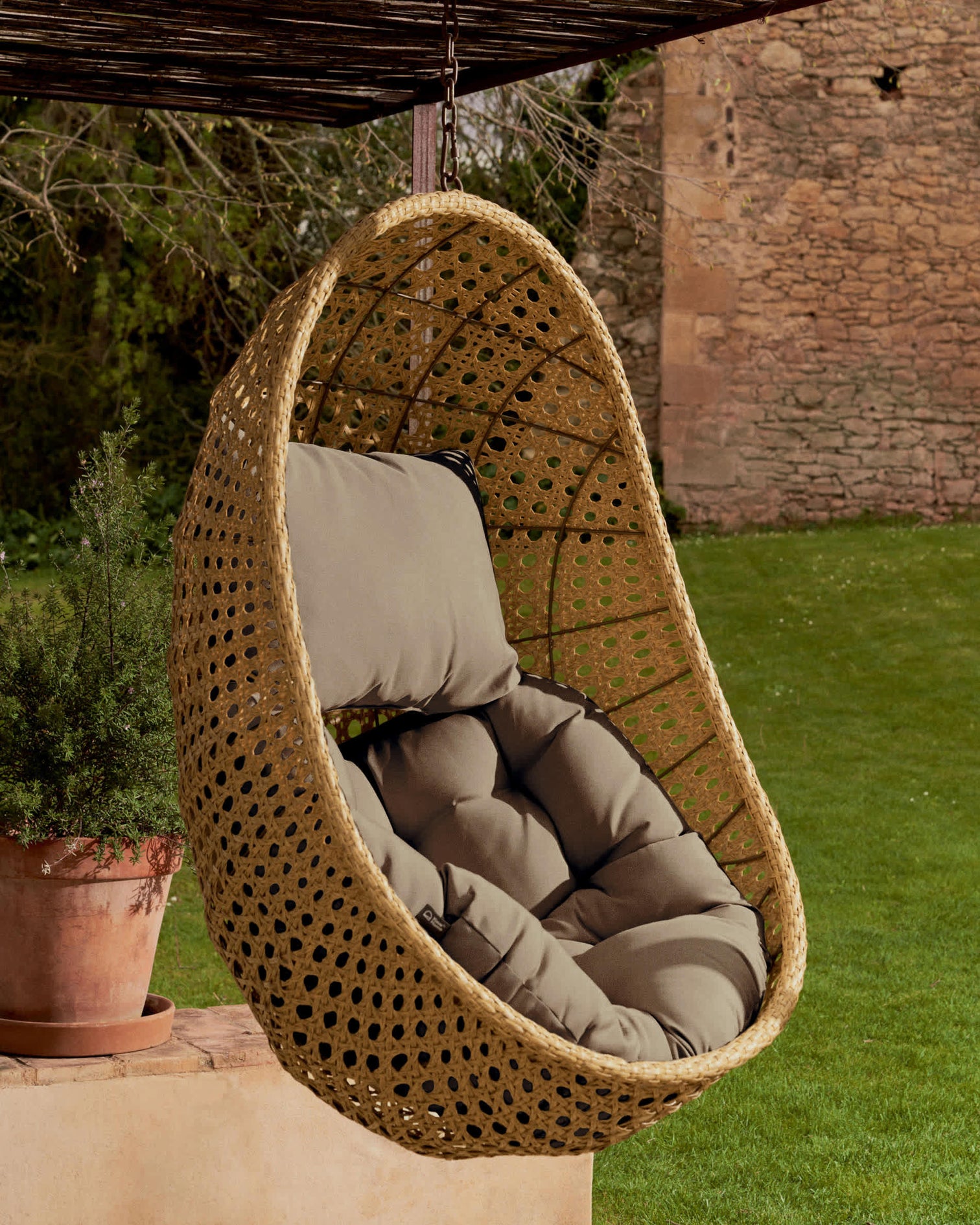 
Fauteuil suspendu In/Outdoor de qualité supérieure « Cira » - Structure : Gris clair, Panier : Beige/Vert, Coussins : Beige