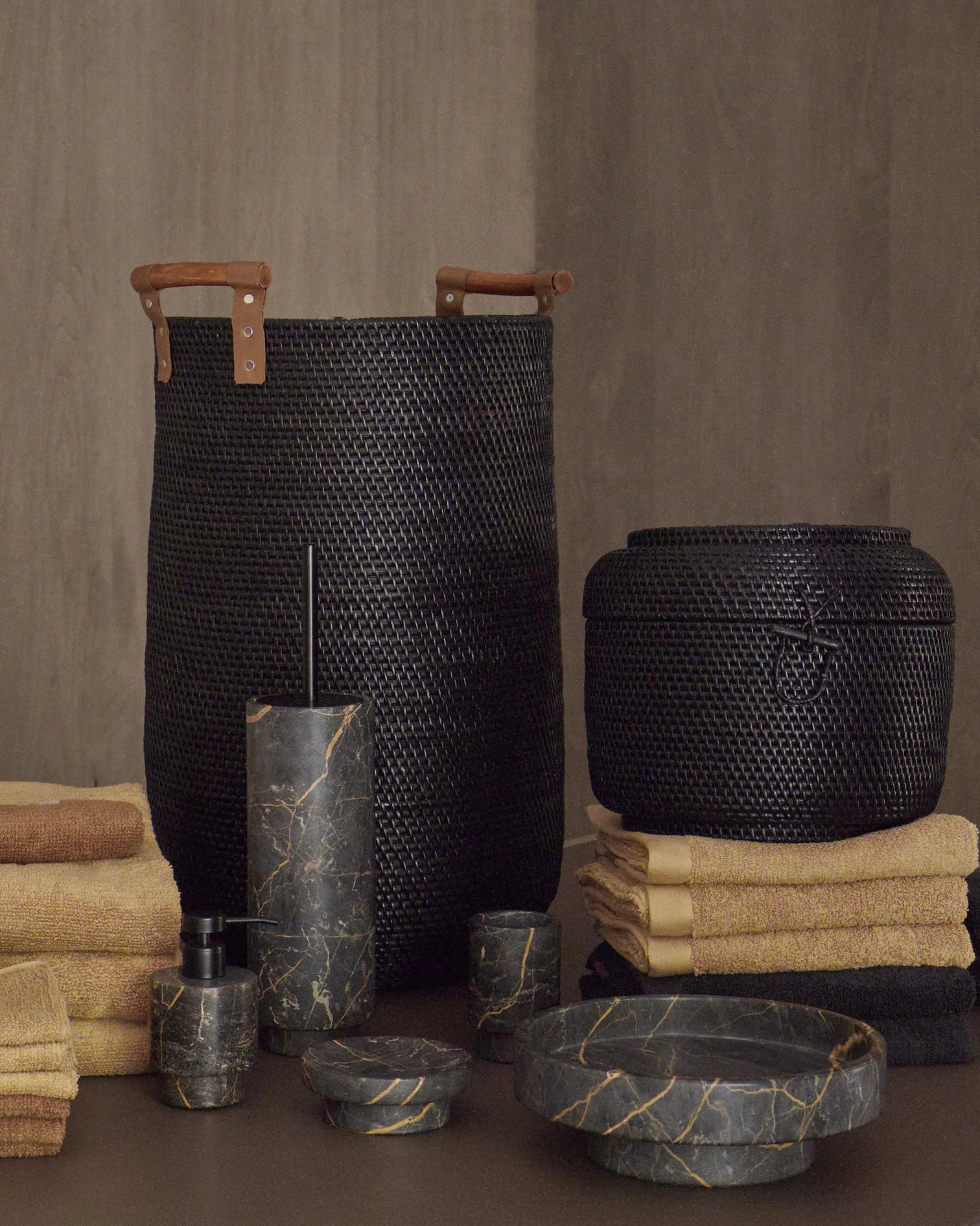 
Panier de rangement design fait main « Cino » avec couvercle - Noir