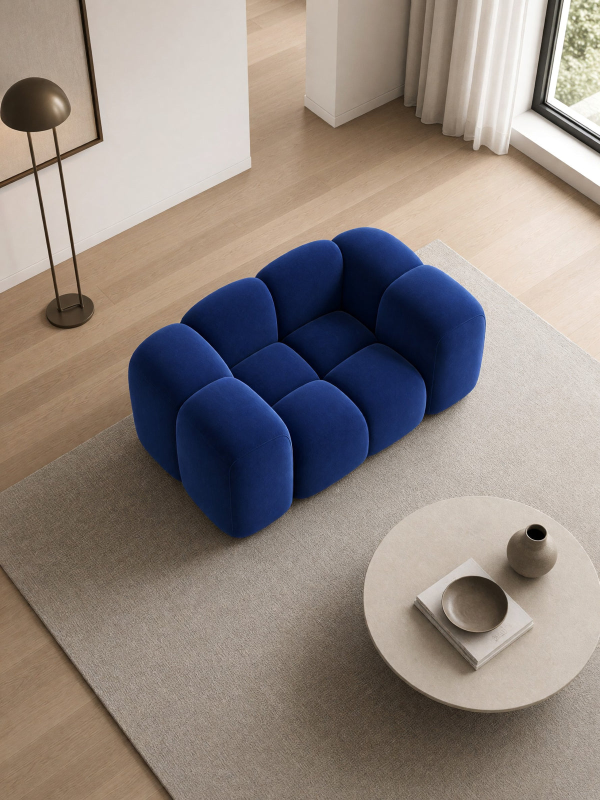 
Poltrona lounge di design “Alba” con rivestimento in velluto - Rivestimento in raso blu reale