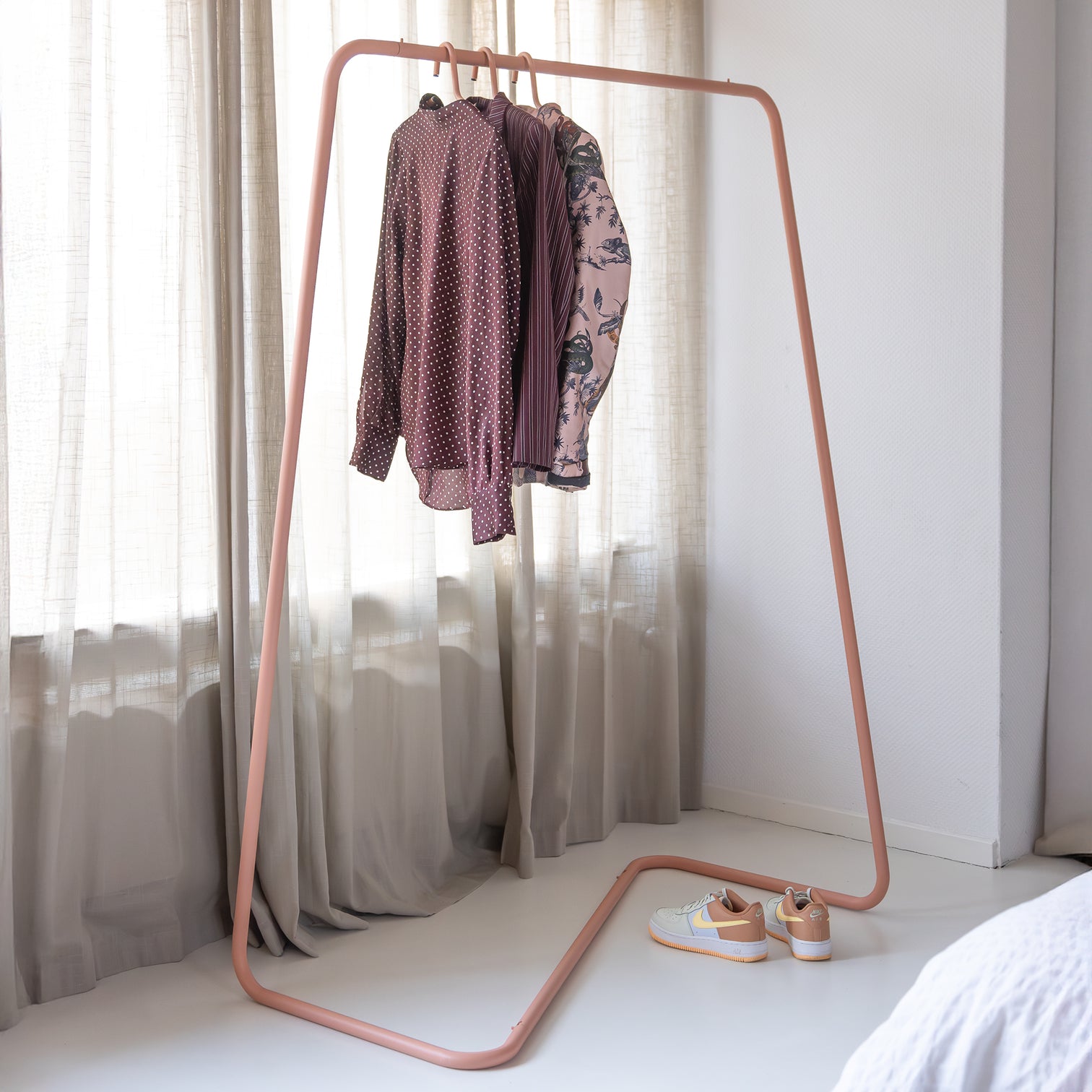 
Portant à vêtements design « Hang-On » - Clay Terra