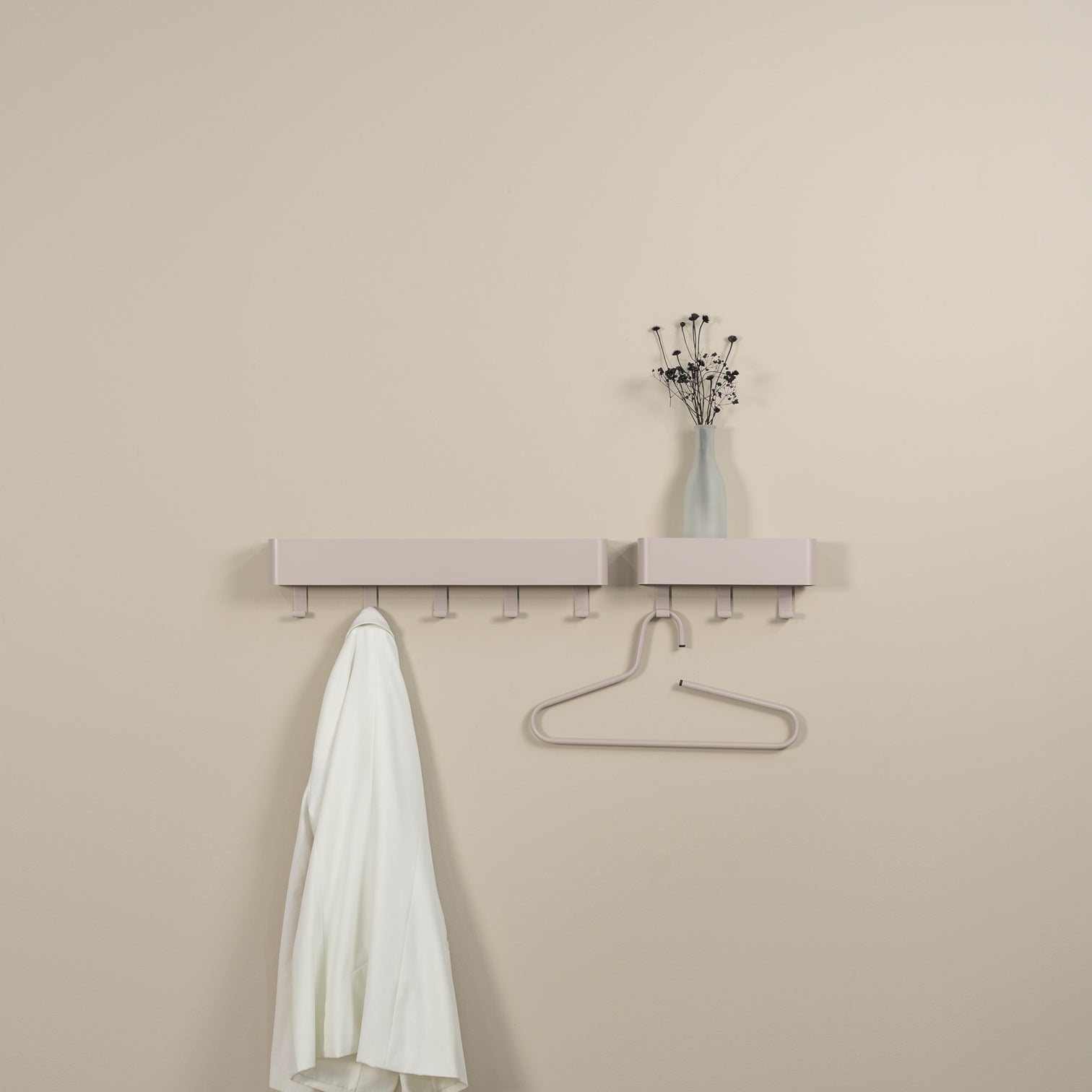 
Portemanteau mural « Dax Play 5 » avec étagère de rangement - Taupe soyeux