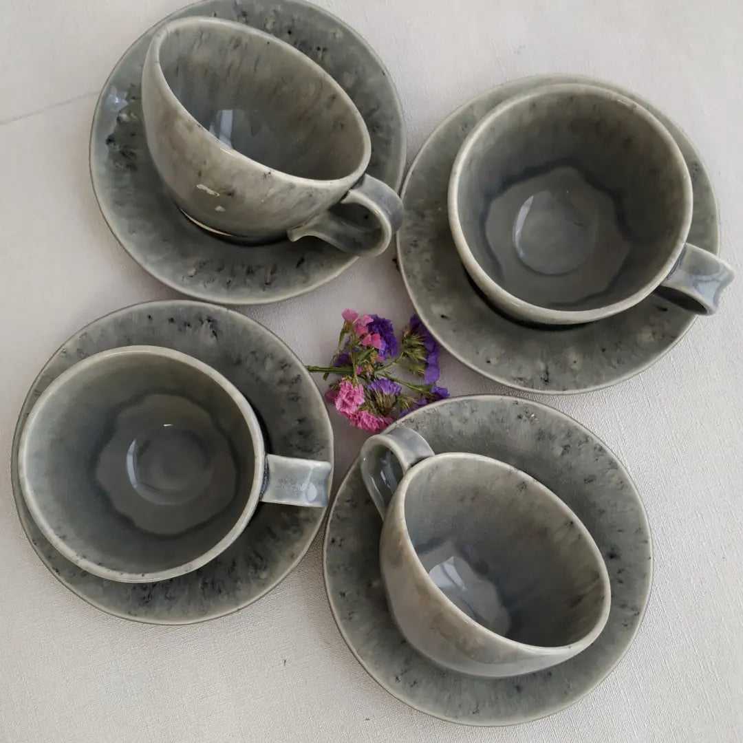 
Handgefertigte Tee- & Kaffeetasse „Madeira“ mit Untersetzer - Grau