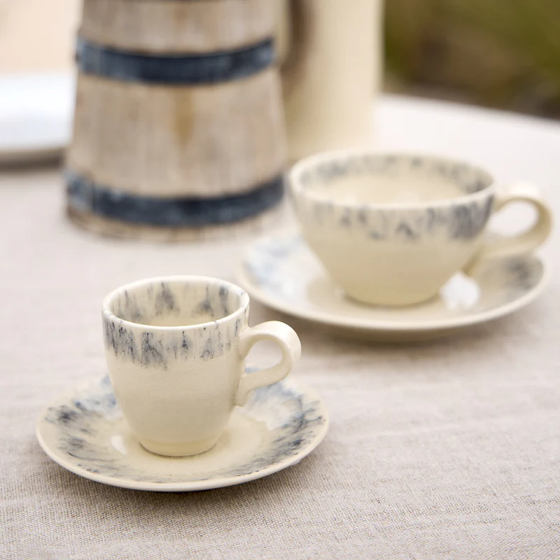 
Handgefertigter Espressotasse „Madeira“ mit Untersetzer - Cream