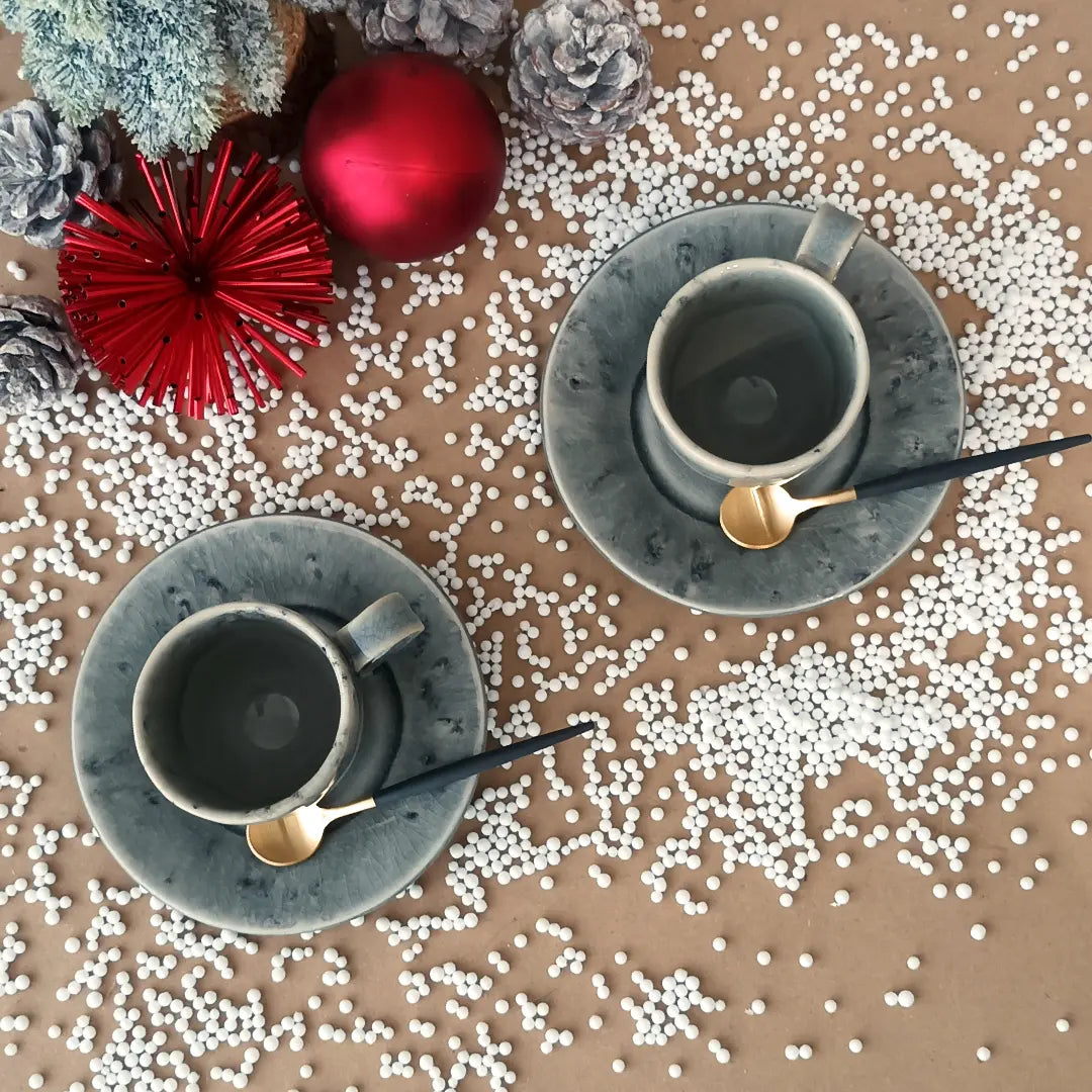 
Handgefertigter Espressotasse „Madeira“ mit Untersetzer - Grau