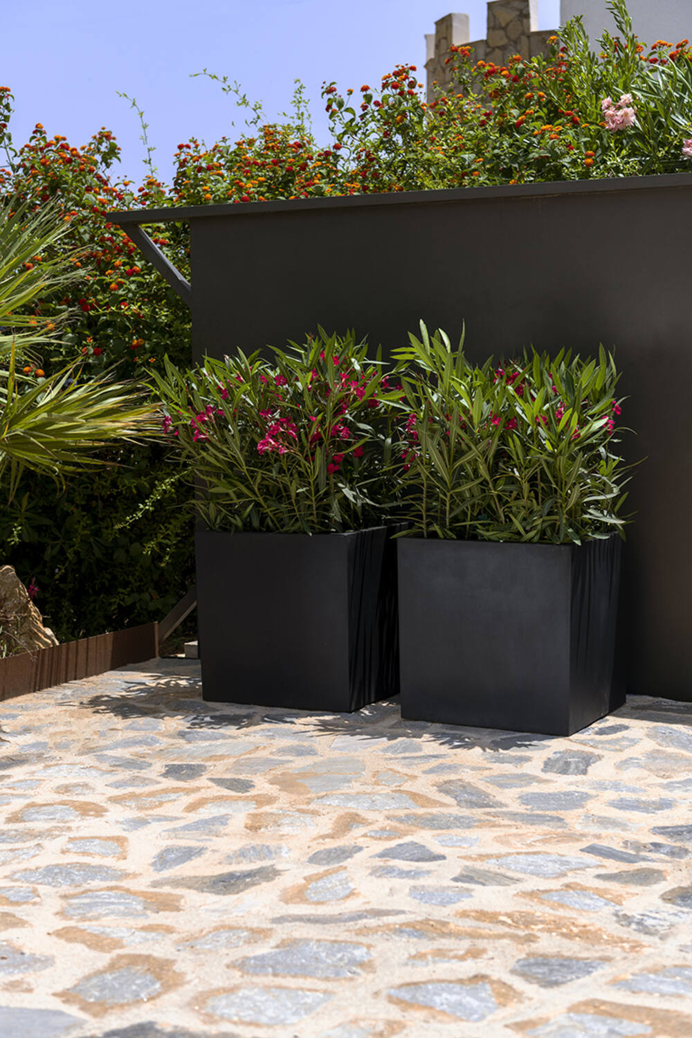 
High-quality Indoor/Outdoor Planter "Natural Block" - Black / 60 x 60 x height 60 cm
