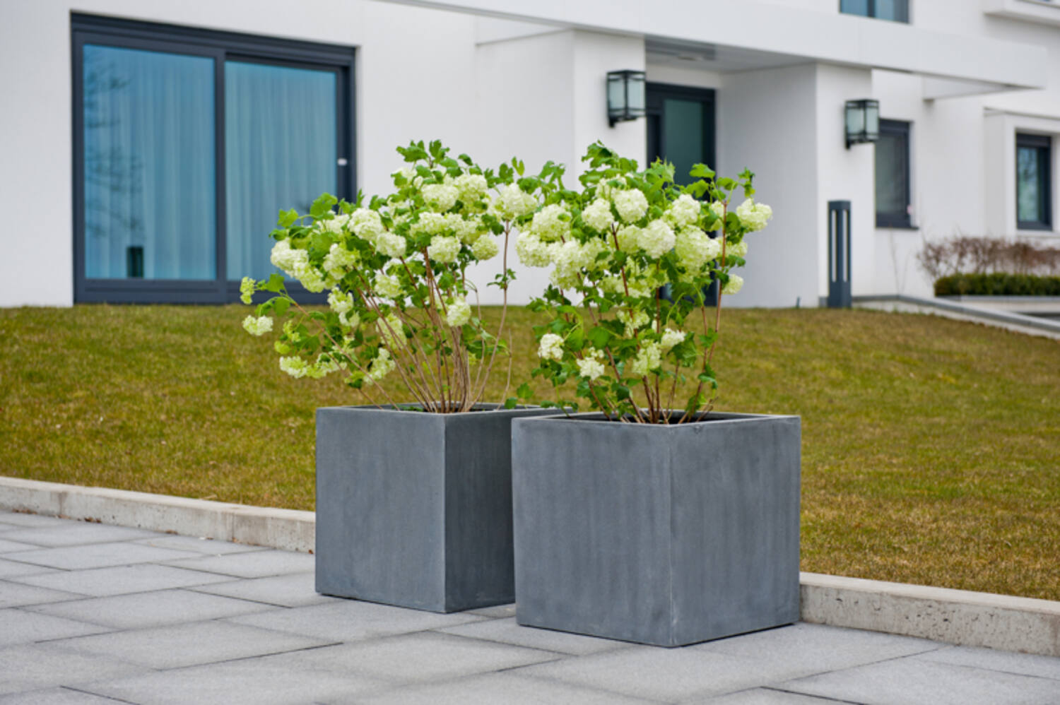 
High-quality Indoor/Outdoor Planter "Natural Block" - Grey / 60 x 60 x height 60 cm