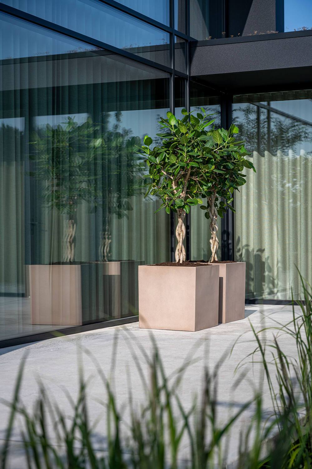 
High-quality Indoor/Outdoor Planter "Natural Block" - Taupe / 60 x 60 x height 60 cm