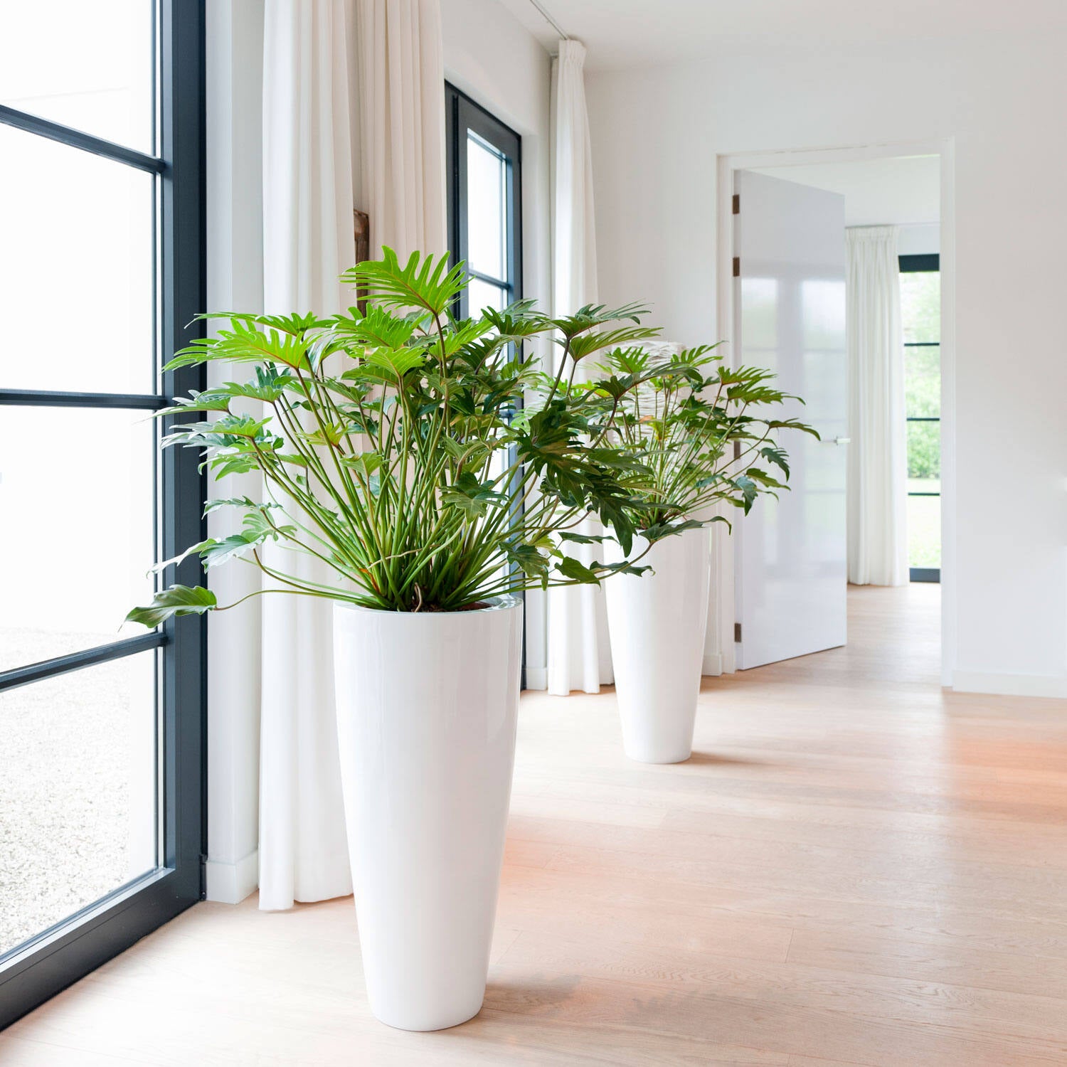 
High-quality indoor/outdoor planter "Essential Dax" - White High-Gloss / Ø 47 x H 100 cm