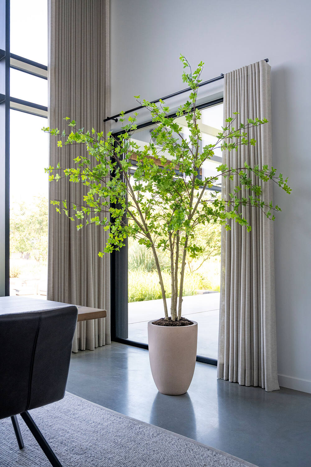 
High-quality indoor/outdoor planter "Natural Ben" - Taupe / Ø 40 x 55 cm