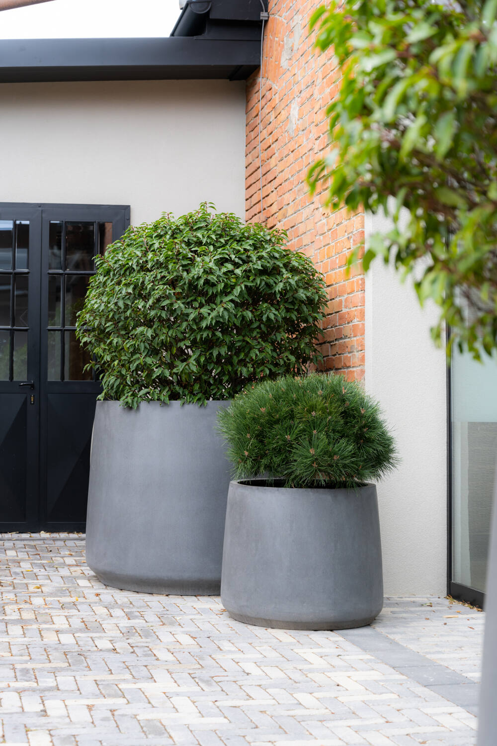 
High-Quality Indoor/Outdoor Planter "Natural Jumbo Patt" - Grey / Ø 92.5 x 77 cm