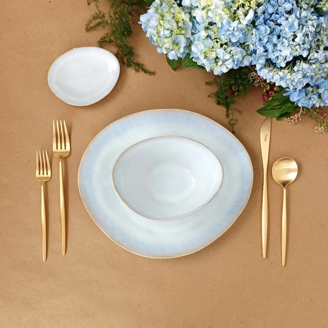 
Handcrafted Oval Dinner Plate "Brisa" - Salt