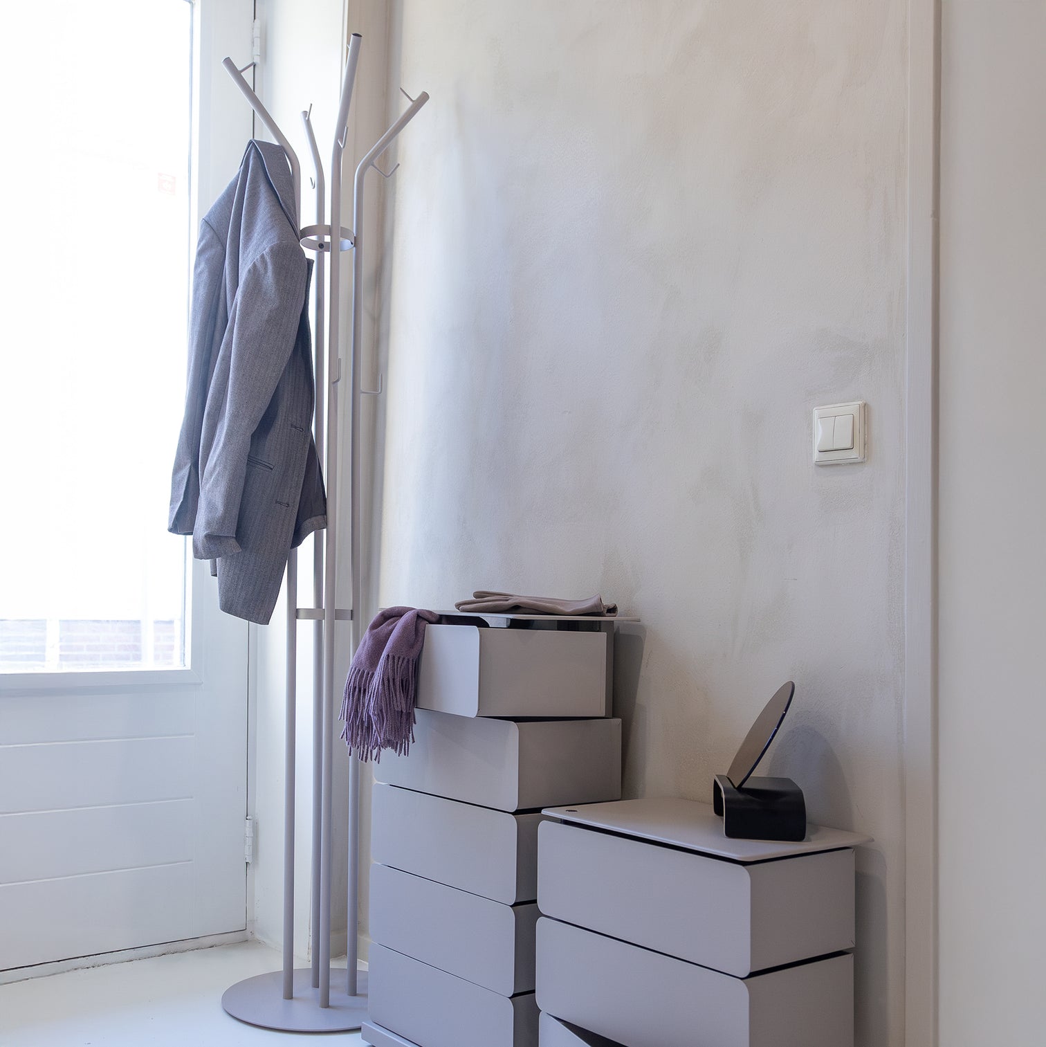 
Porte-manteau design « Charly » - Taupe soyeux