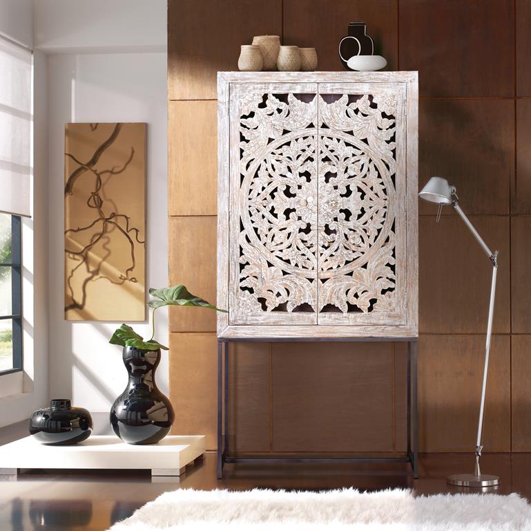 
Handgefertigter, massiver Vitrinenschrank „Mykonos“