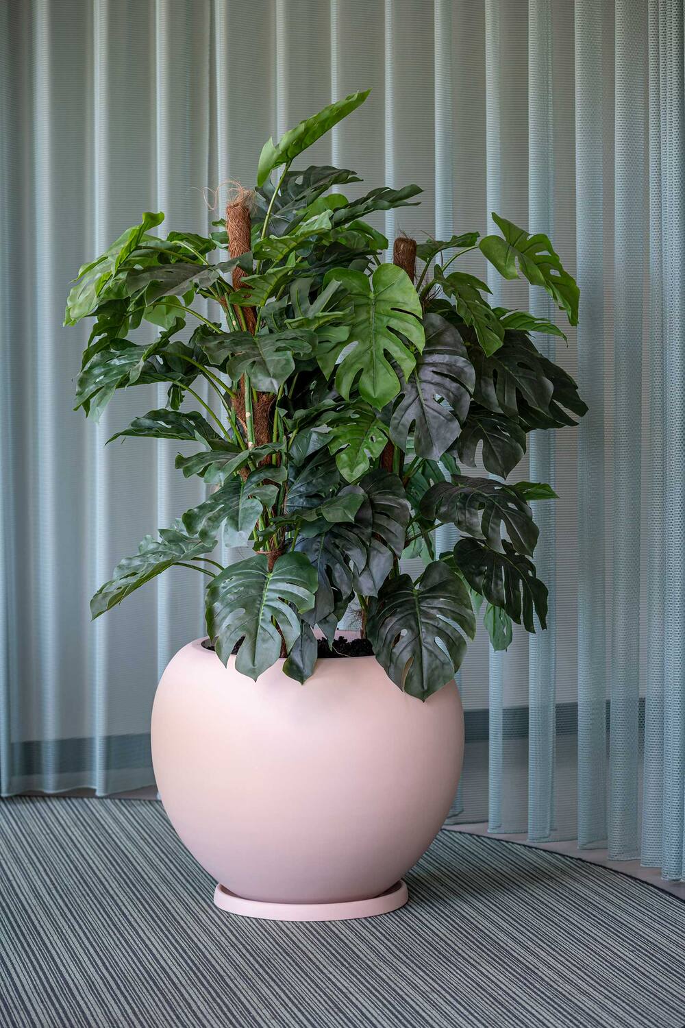 
Vaso per fiori di alta qualità per interni/esterni „Elemental Stream“ - Rosa cipria / Ø 65 x Altezza 53 cm