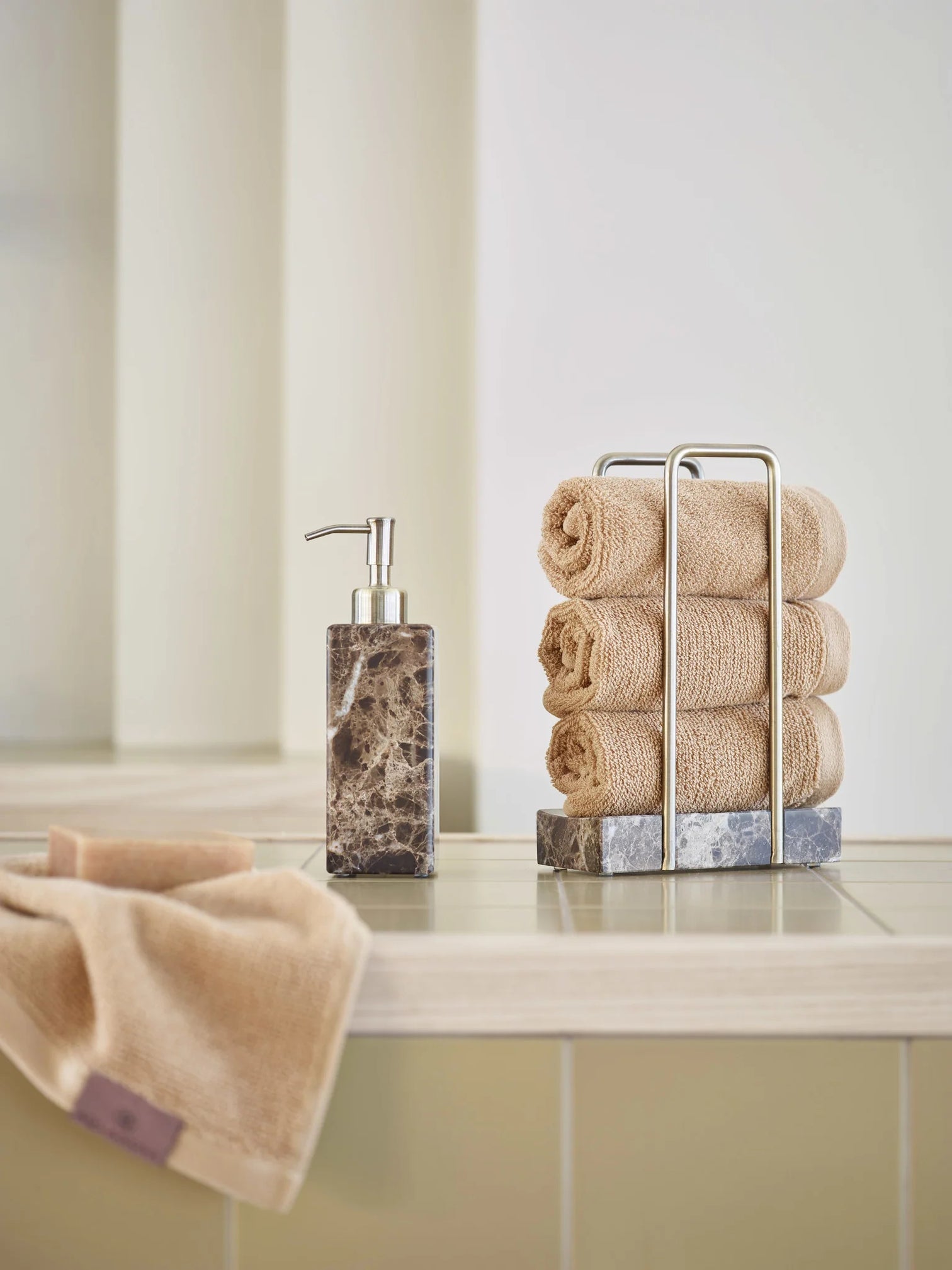
Porte-serviettes design « Hammam » en marbre, marron