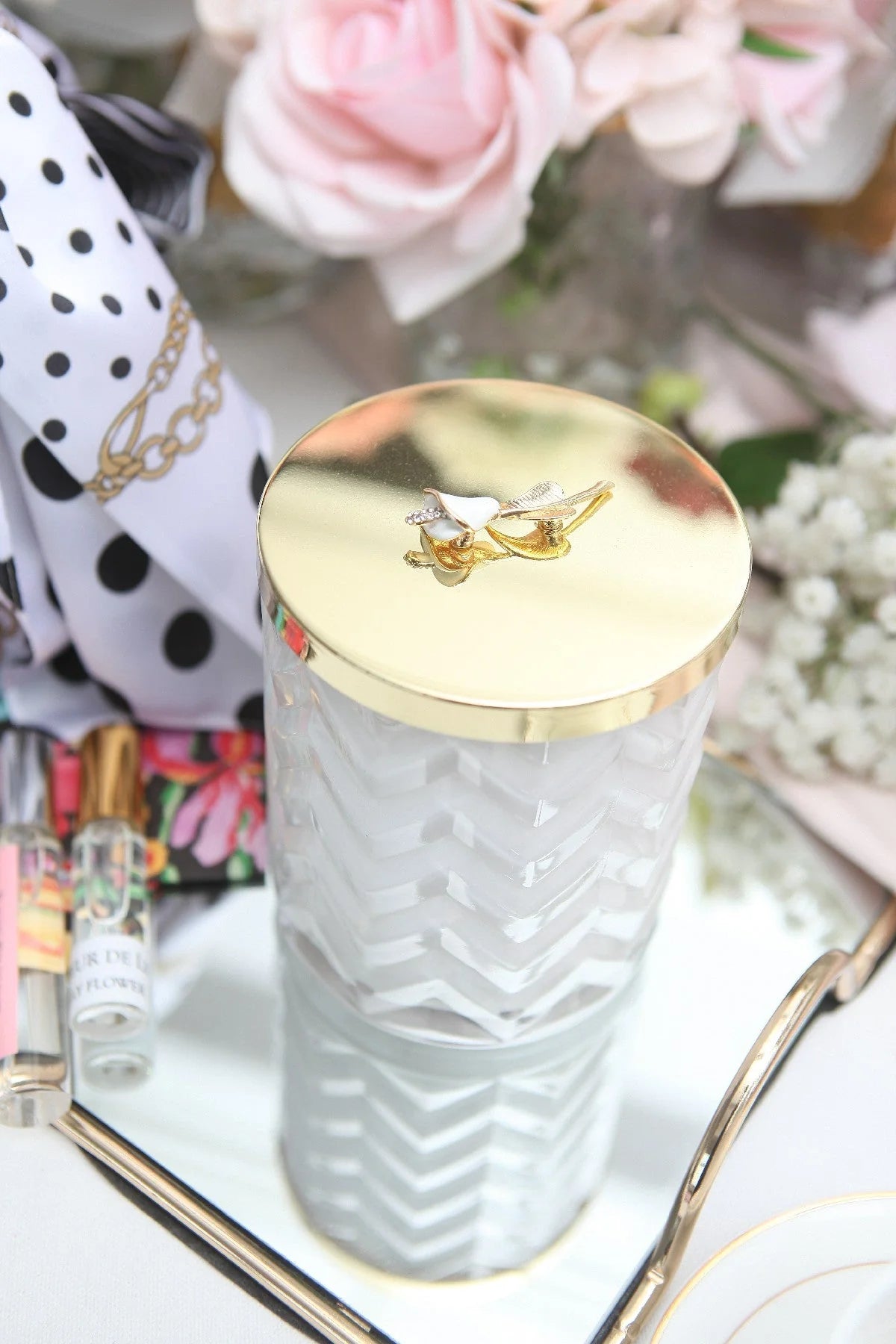 
Coffret cadeau de luxe « Herringbone White & Lilly Flower », durée de combustion 100 heures