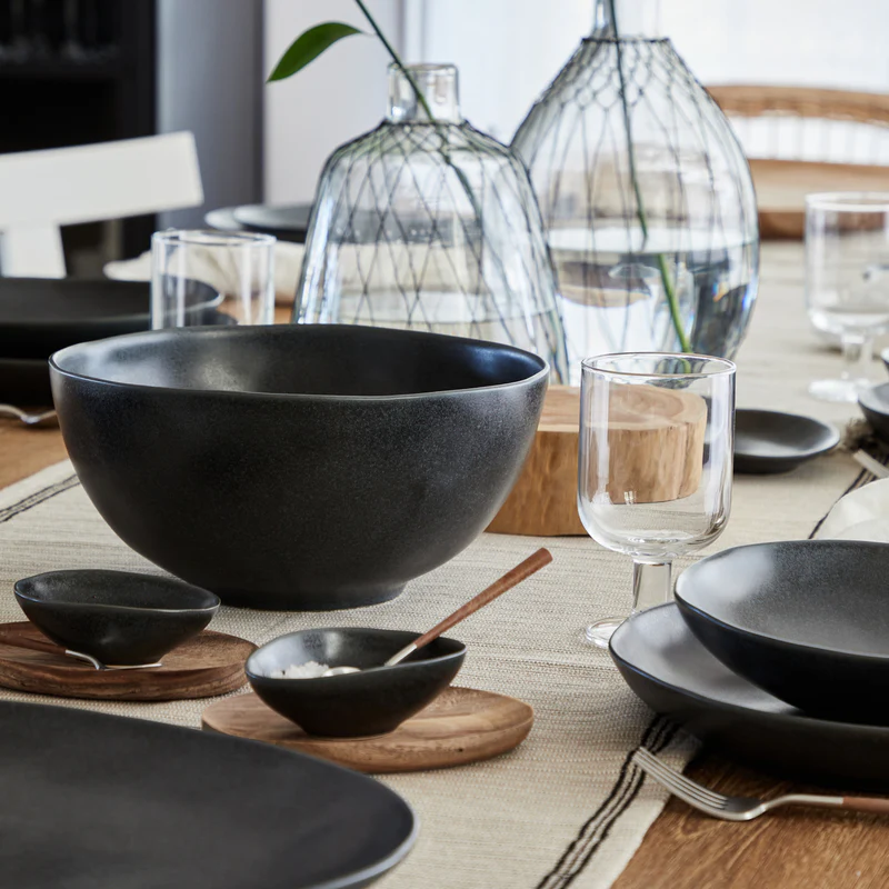 
Handcrafted Salad Bowl "Livia" - Matte black