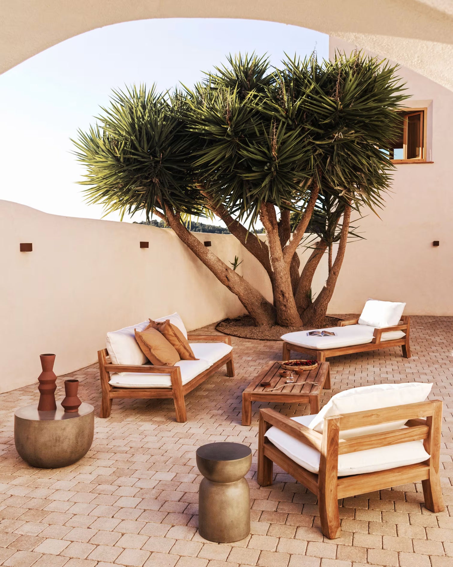 
Large, solid outdoor coffee table "Forcanero"