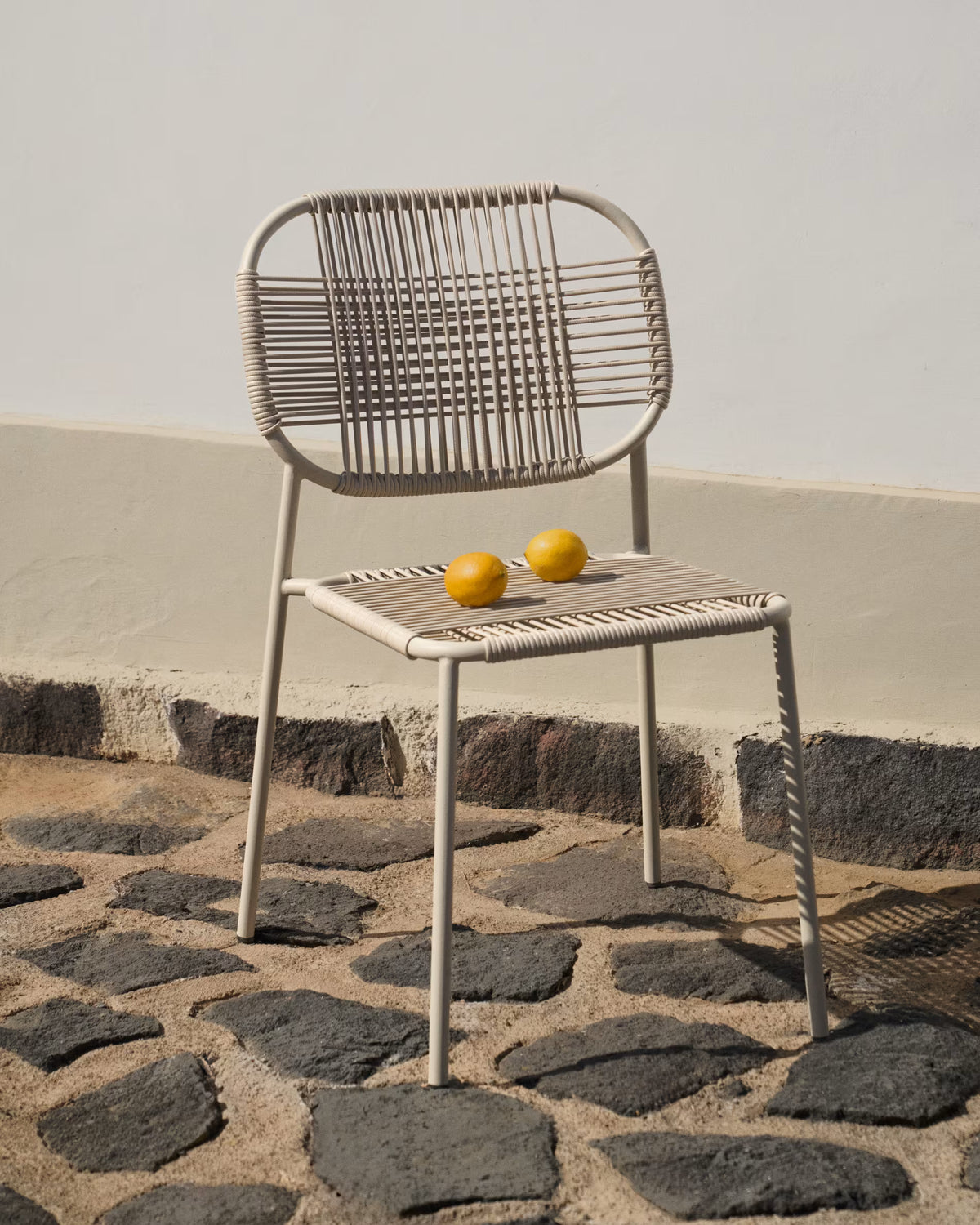 
Stapelbarer Design Gartenstuhl „Talaniero“ - Beige