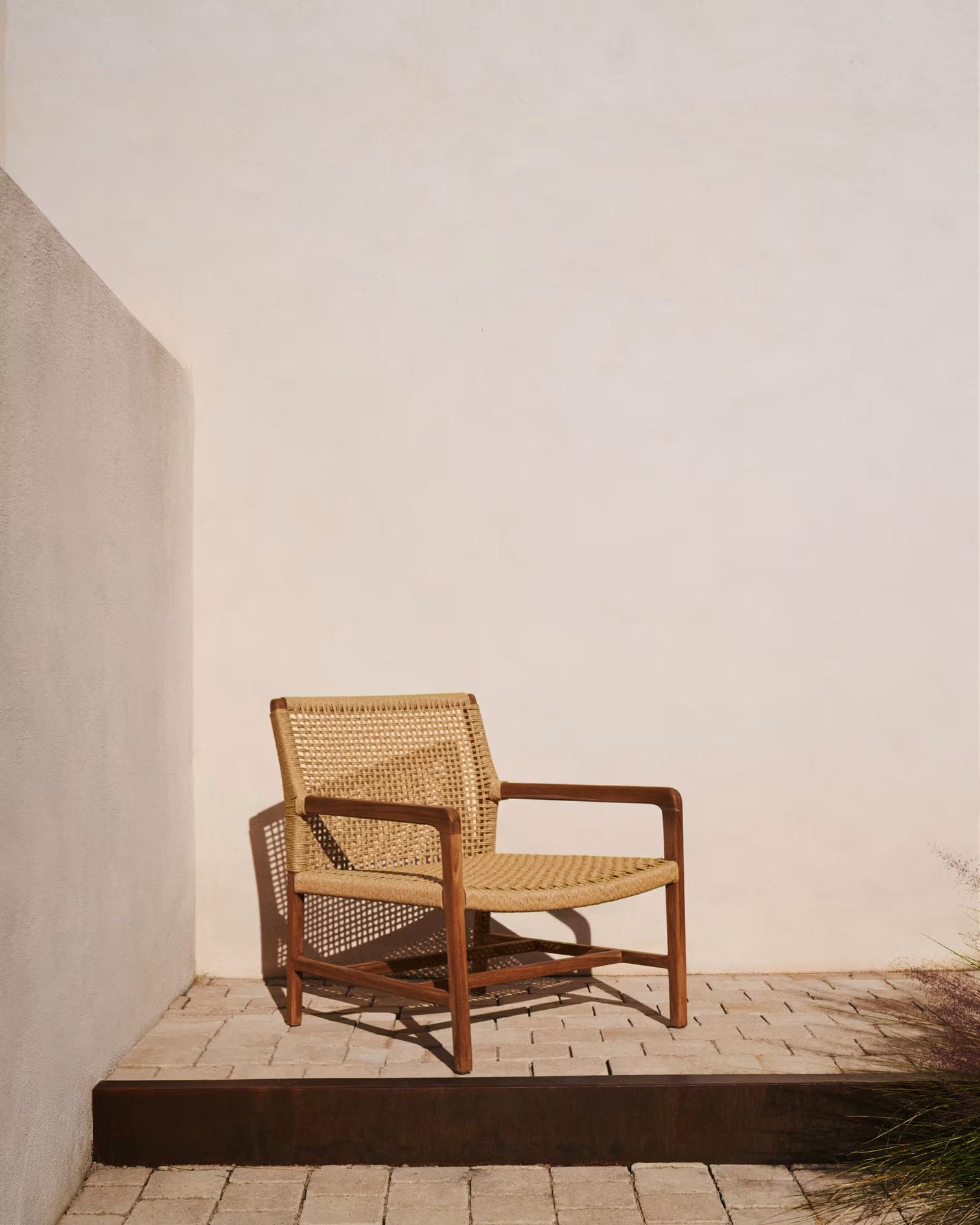 
Premium Indoor/Outdoor Lounge Chair "Saballo" Made of Solid Teak Wood - Natural