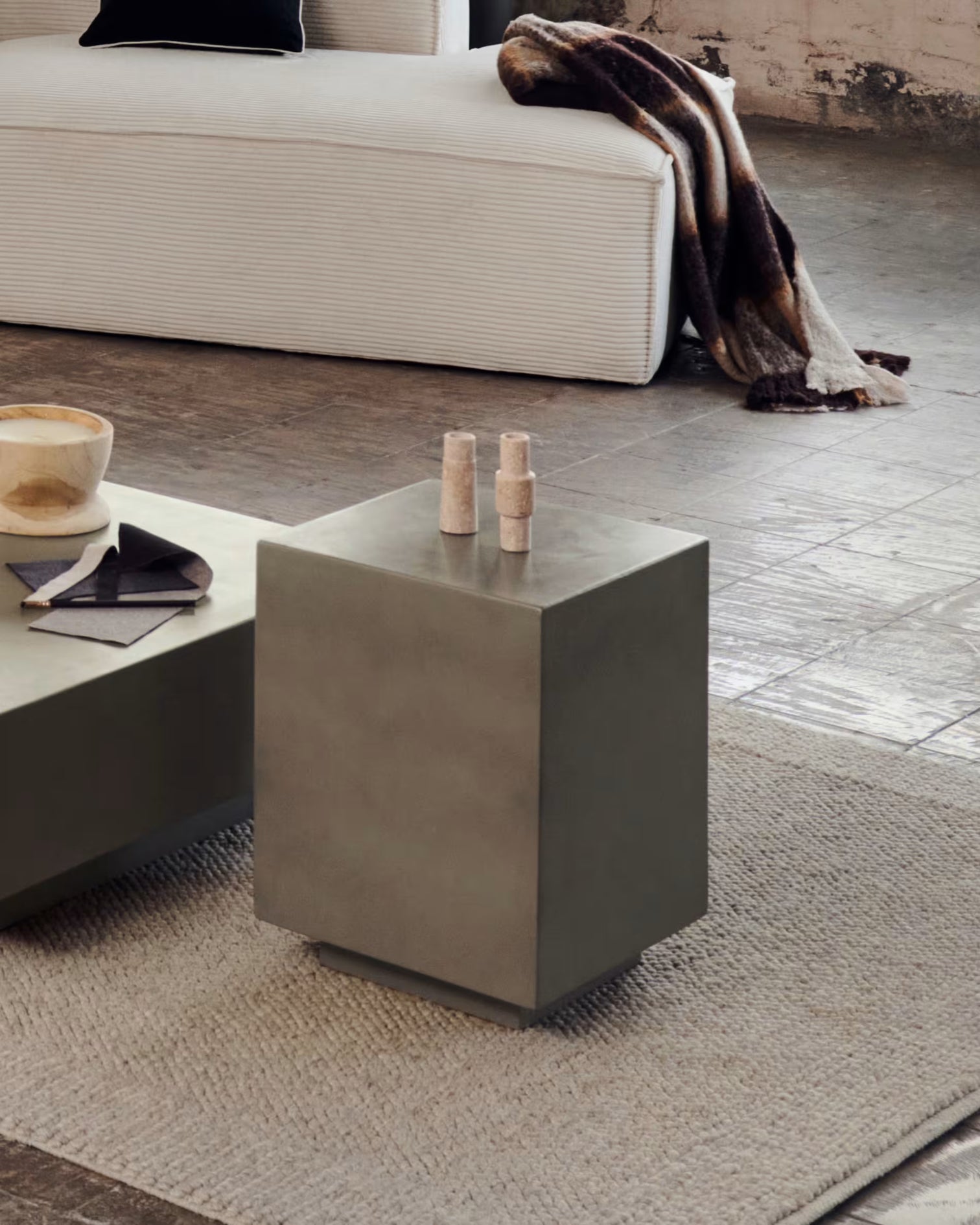 
High-quality Indoor/Outdoor Side Table "Rustello" - Grey