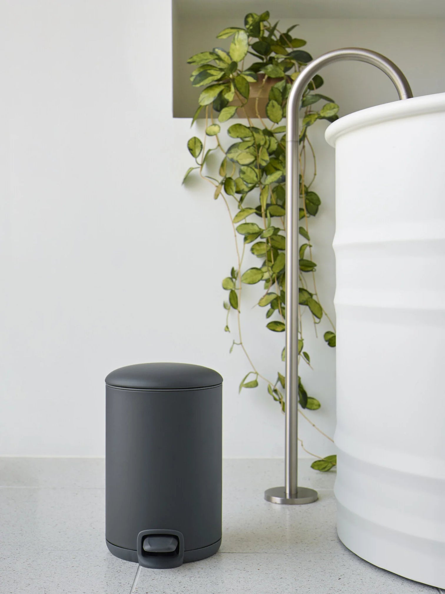 
Poubelle à pédale design « KAZ » 3 litres - Gris foncé