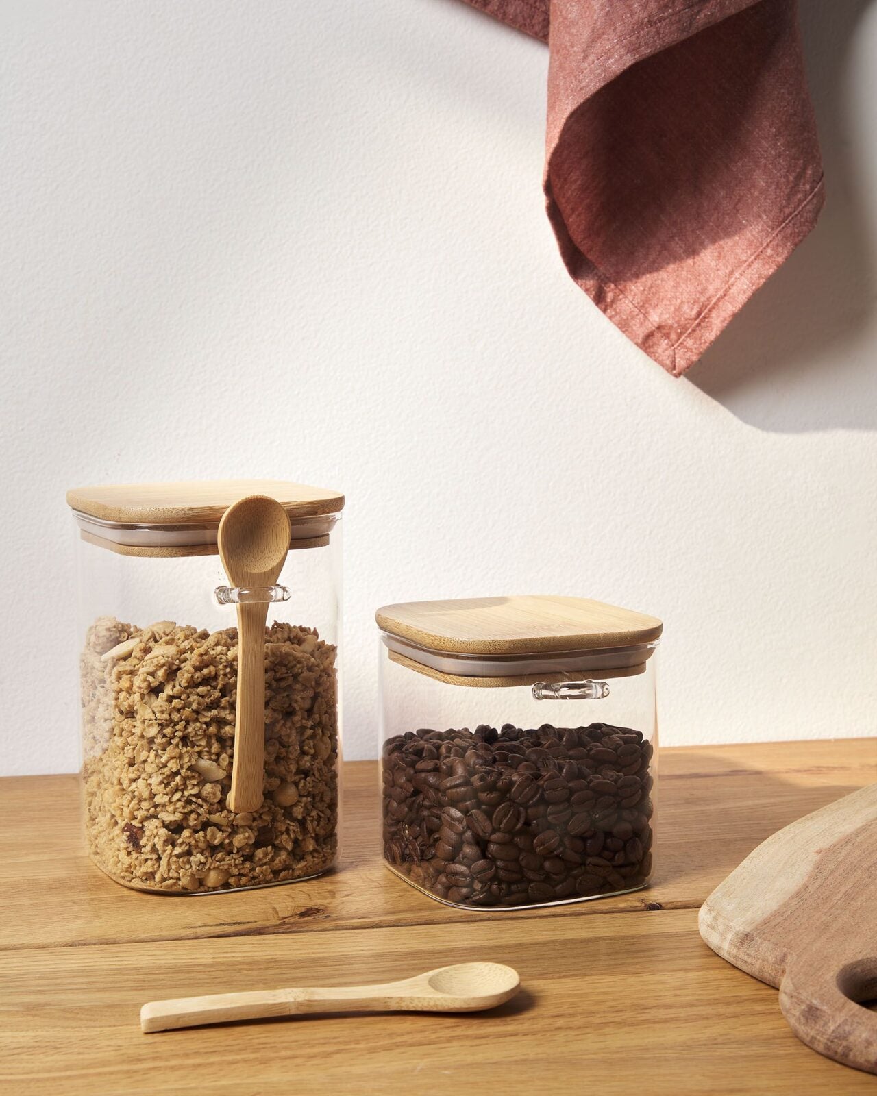 
Stylish storage jar "Ilaria" made of glass with bamboo spoon