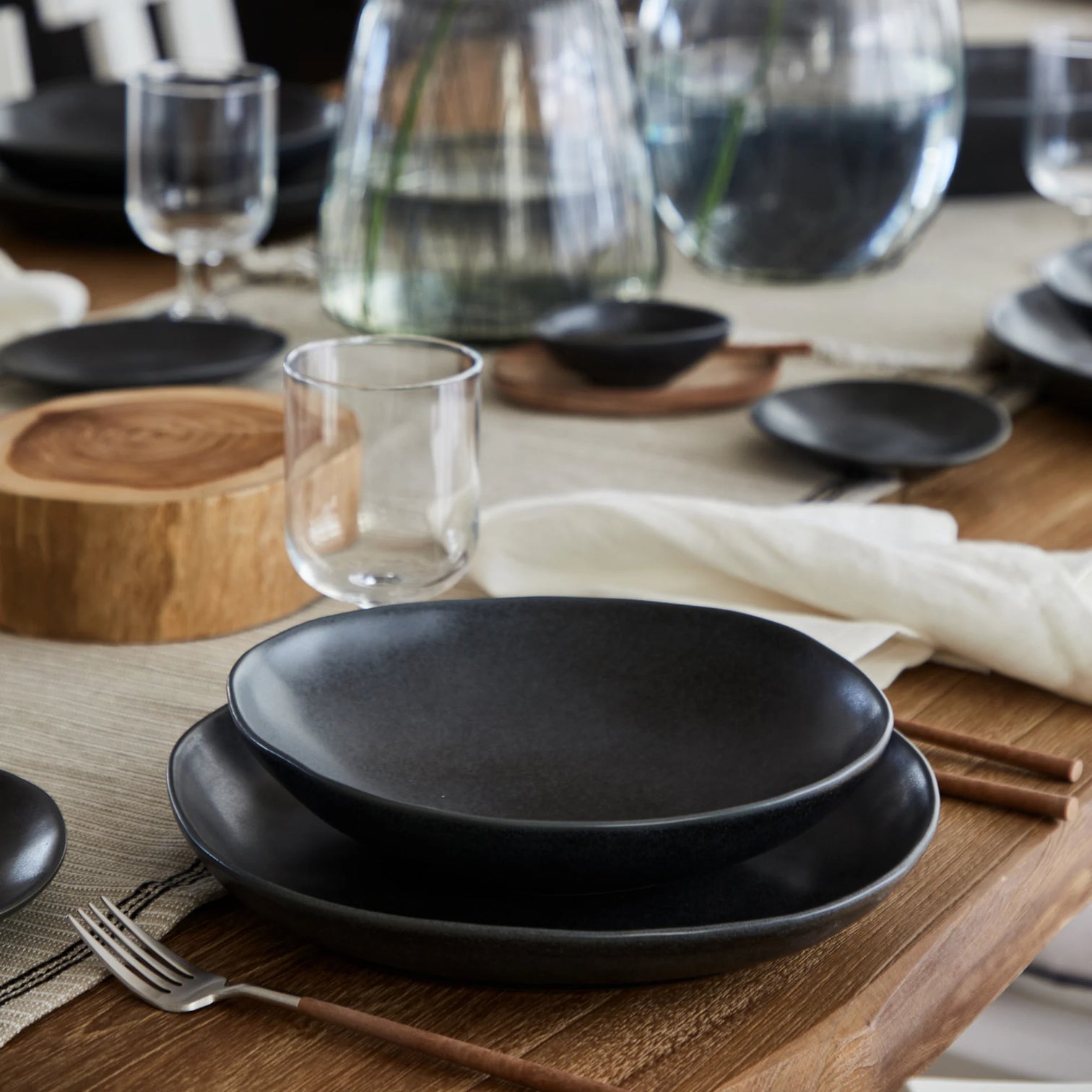 
Assiette artisanale « Livia » - Noir mat