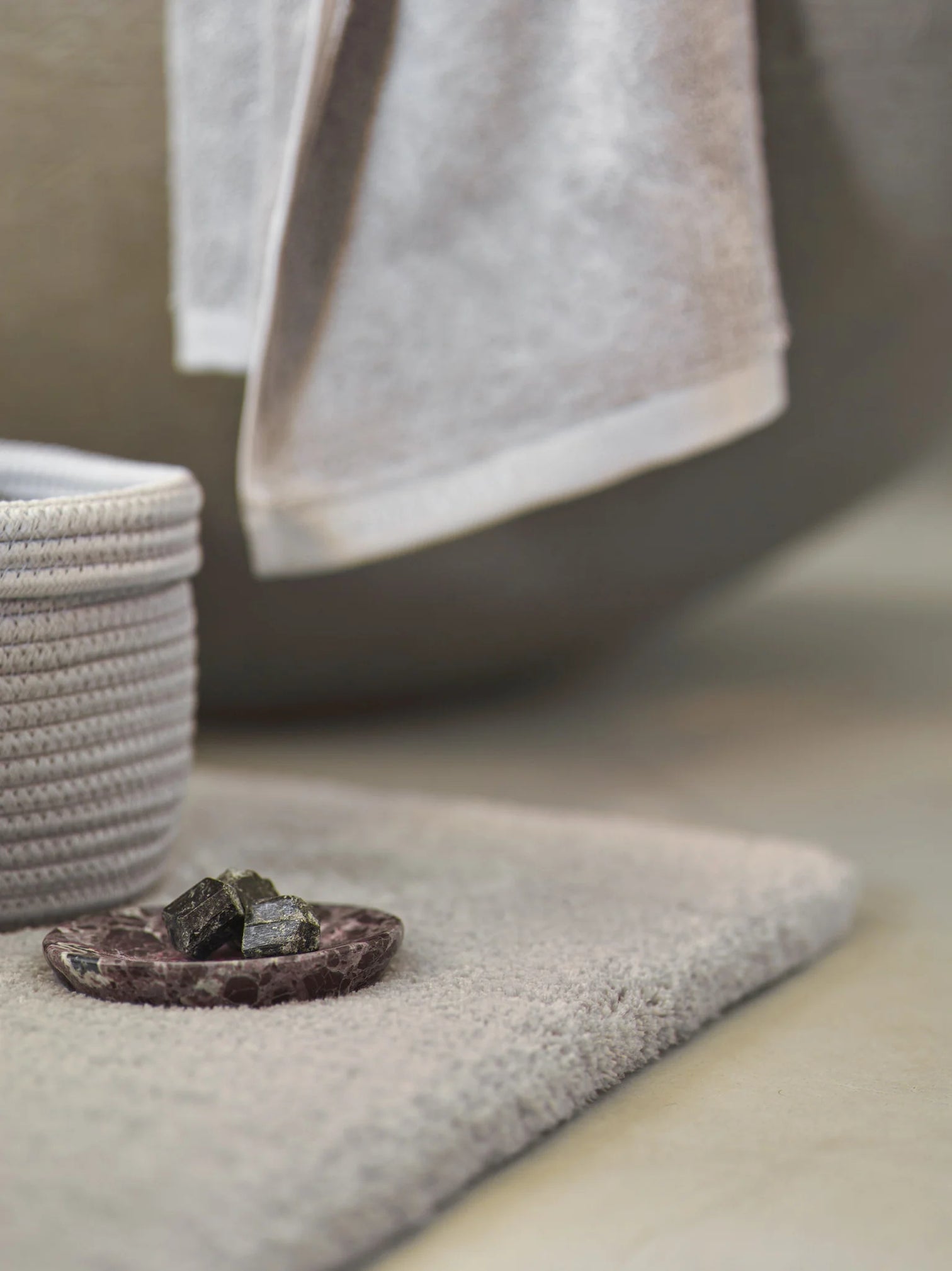 
Luxurious, very soft bath rug "Mauro" - Truffle - 60 x 100 cm