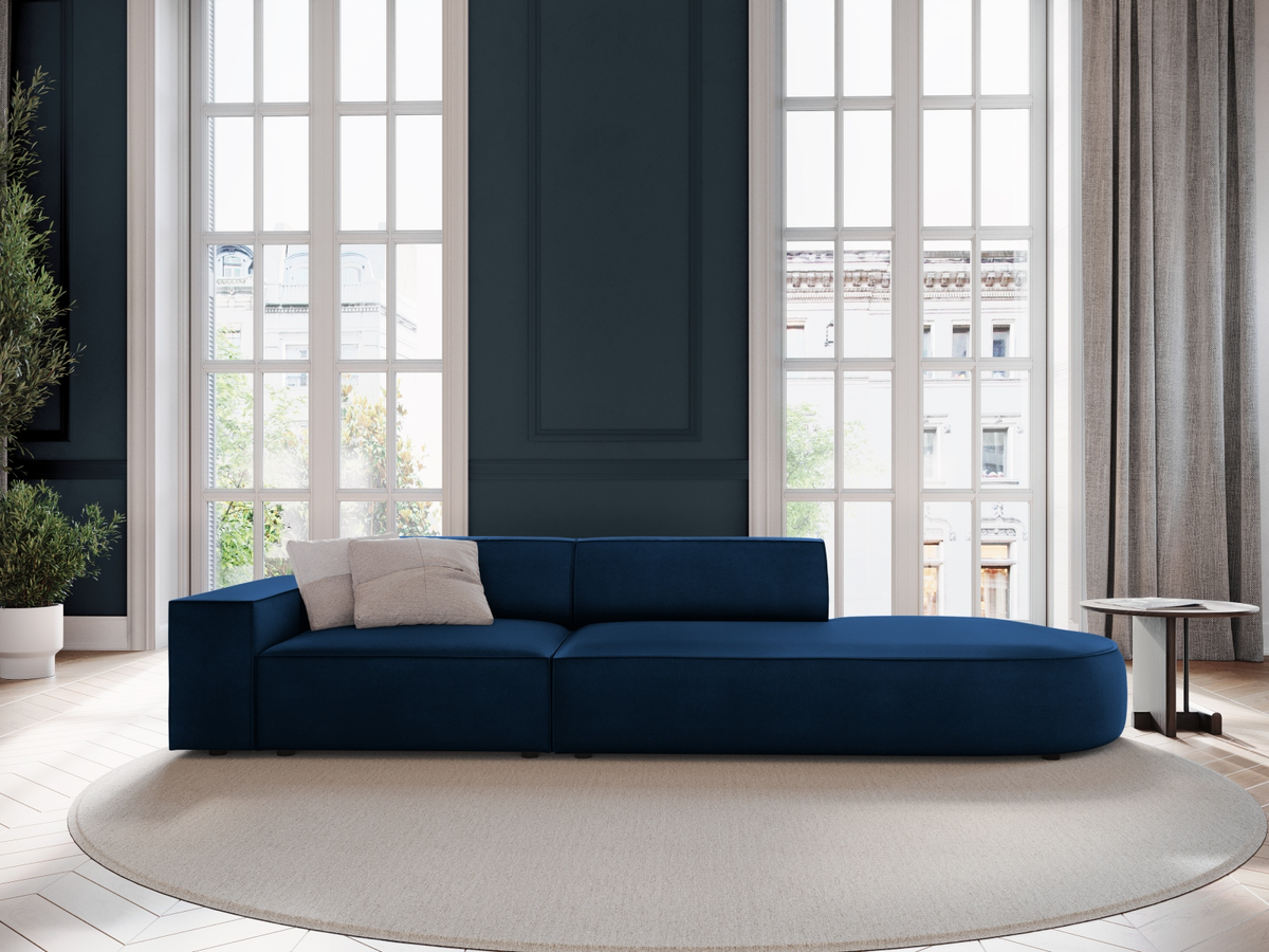 
3-Sitzer Designsofa „Jodie“ mit abgerundetem Ottomane - Samtbezug Königsblau / Ottomane rechts