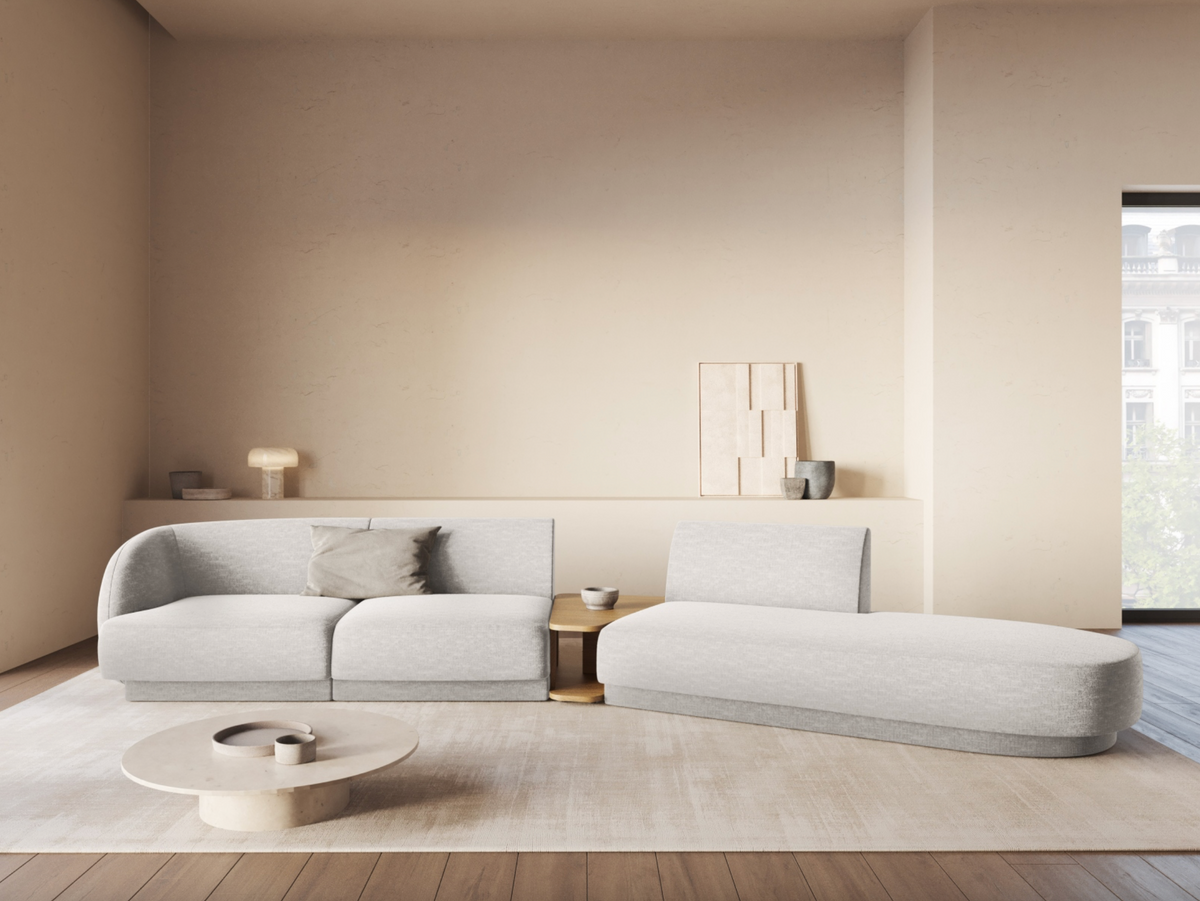 
Modulares Design Sofa „Miley“ mit Beistelltisch (4-Sitzer) - Chenille Hellgrau / Ottomane links