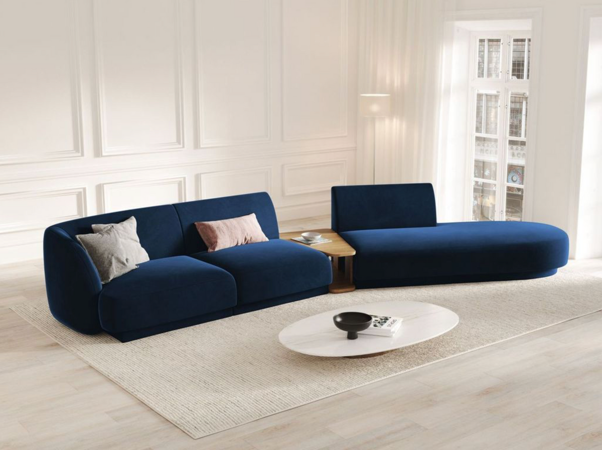 
Modulares Design Sofa „Miley“ mit Beistelltisch (4-Sitzer) - Samt Königsblau / Ottomane links